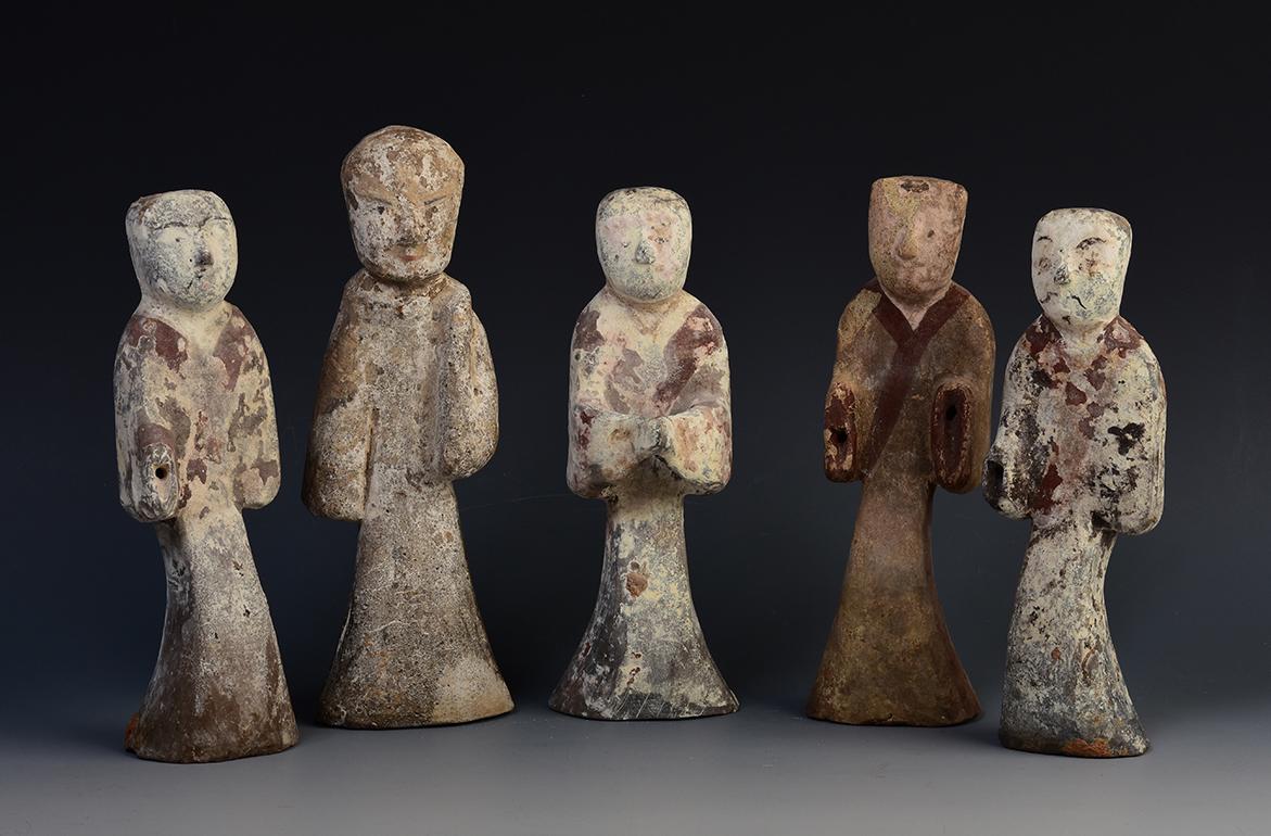 A set of five Chinese painted pottery figures of male attendants.

Age: China, Han Dynasty, 206 B.C. - A.D. 220
Size: Height 21 - 23.5 C.M. / Width 6.5 - 7.8 C.M.
Condition: Well-preserved old burial condition overall with some amount of soil