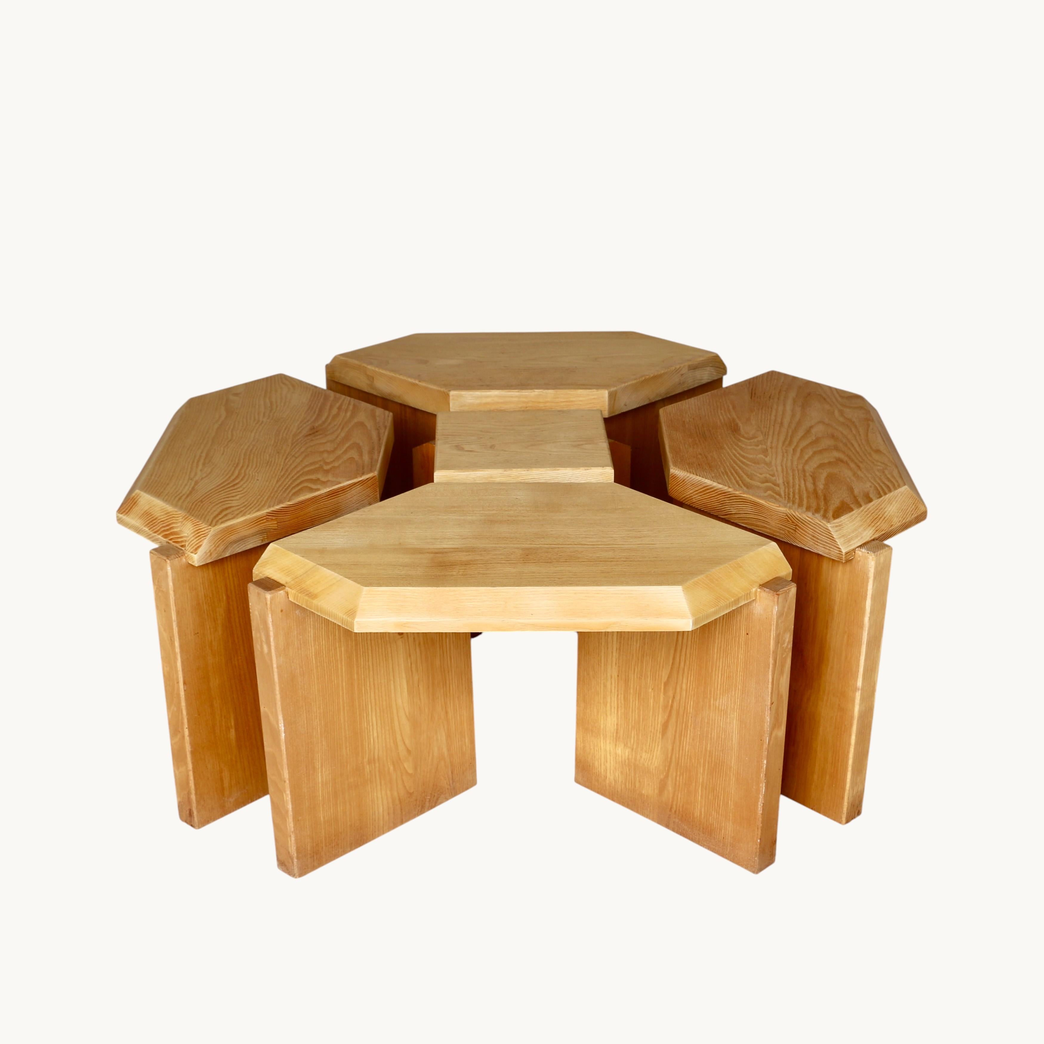 Milieu du XXe siècle A set of five coffee tables, France 70s en vente