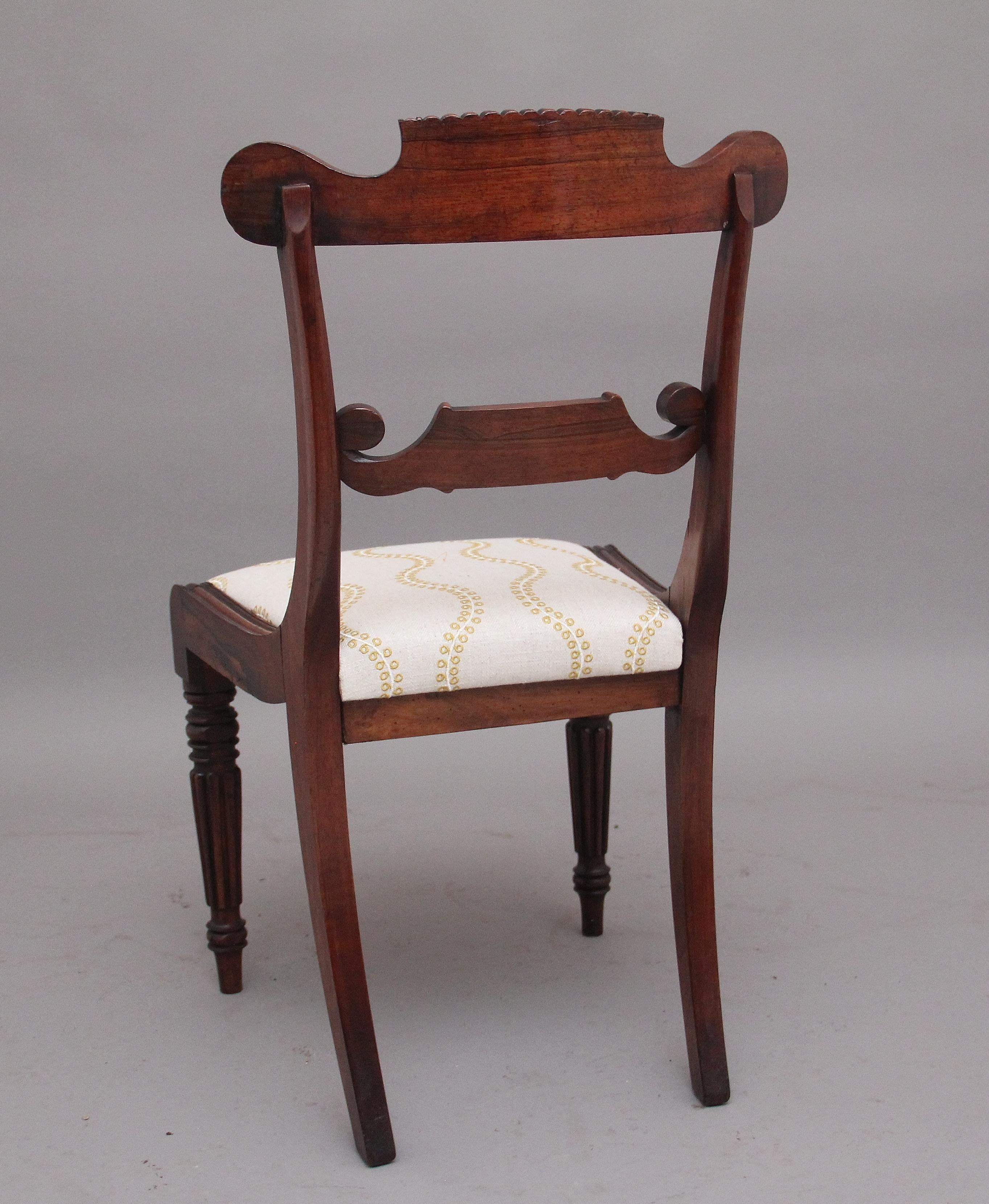 Milieu du XIXe siècle Ensemble de cinq chaises d'appoint anglo-indiennes en bois de rose du début du XIXe siècle en vente