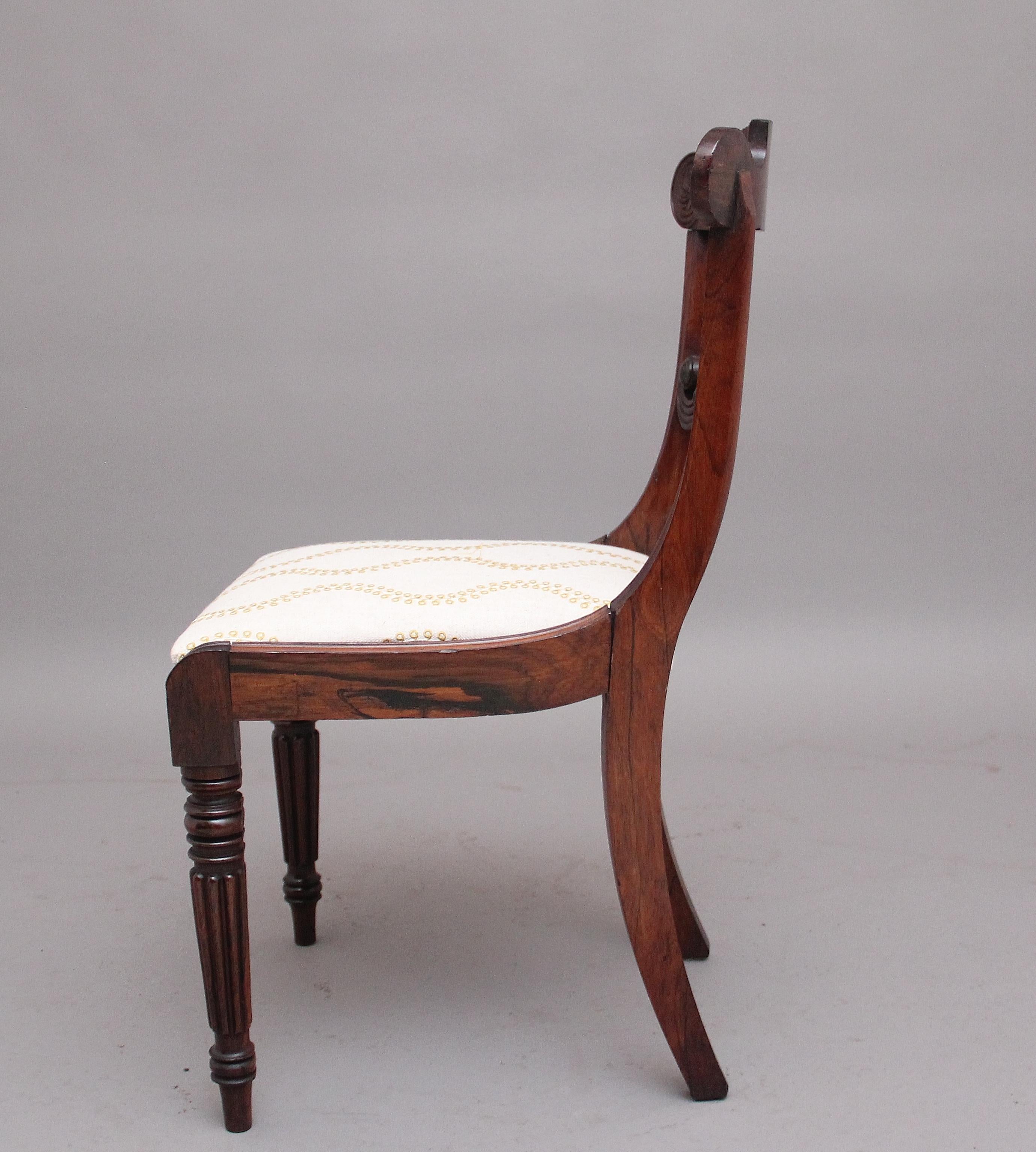 Bois de rose Ensemble de cinq chaises d'appoint anglo-indiennes en bois de rose du début du XIXe siècle en vente