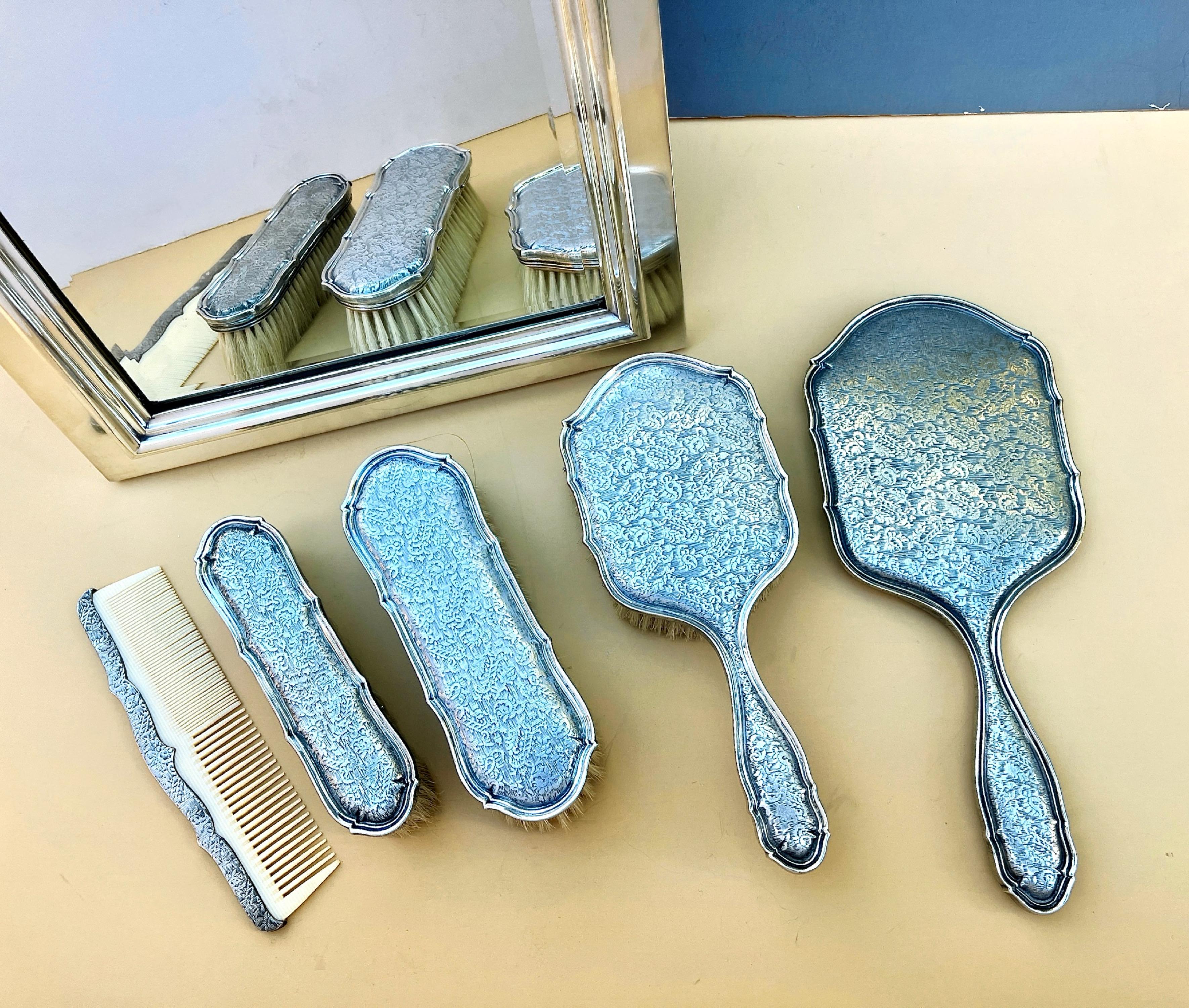 A set of five silver vanity items by Buccellati, 20th century For Sale 4