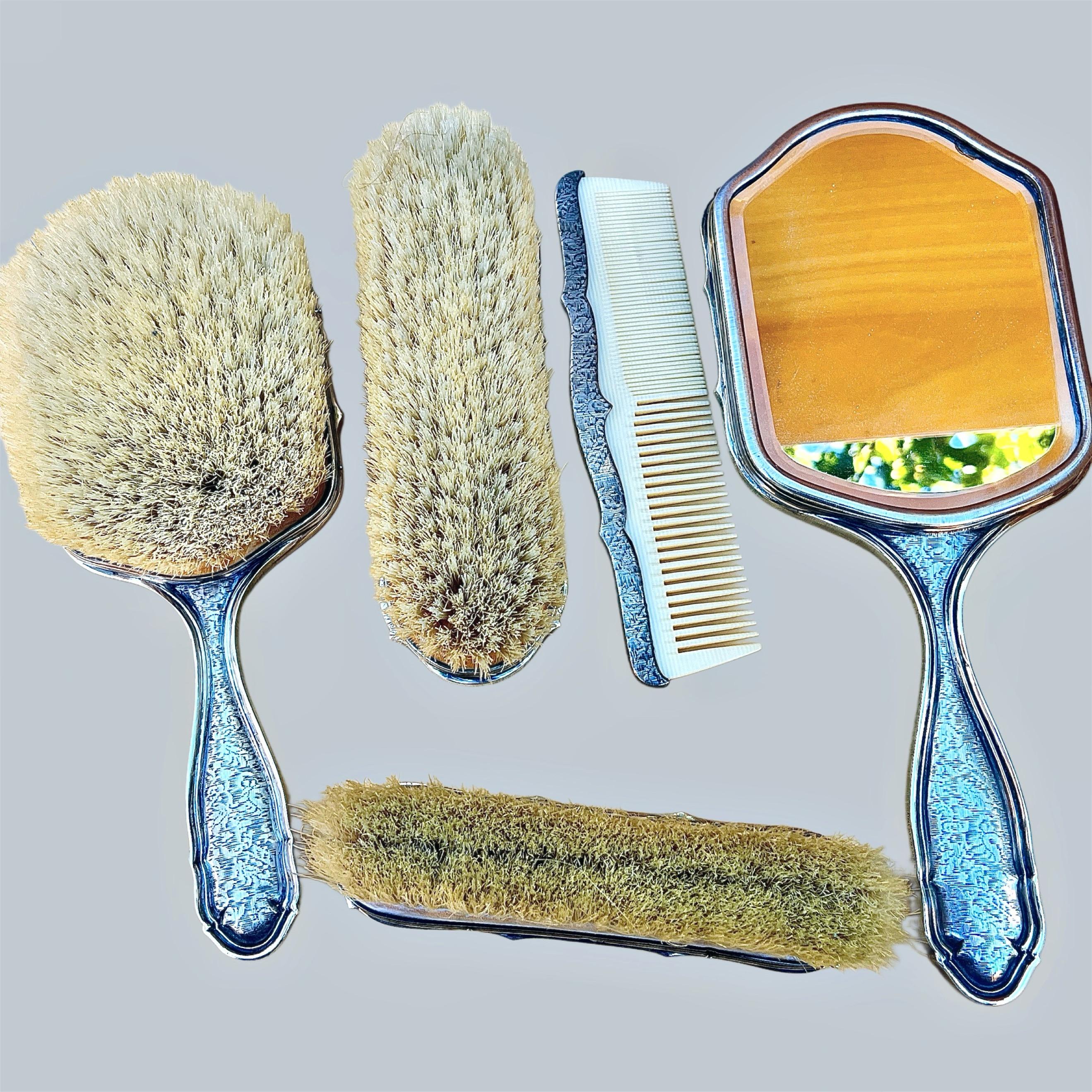 A set of five silver vanity items by Buccellati, 20th century For Sale 10