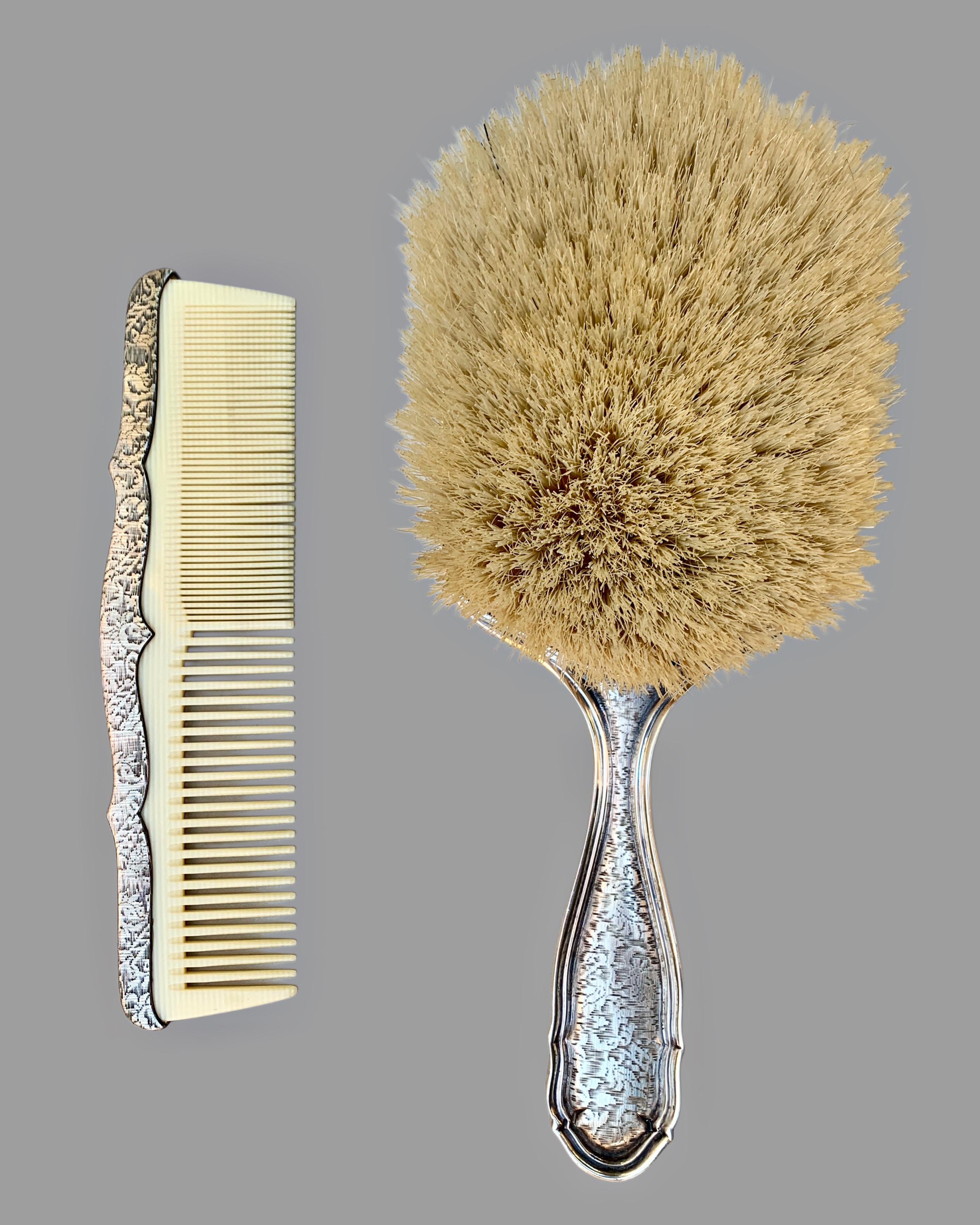 Silver A set of five silver vanity items by Buccellati, 20th century For Sale