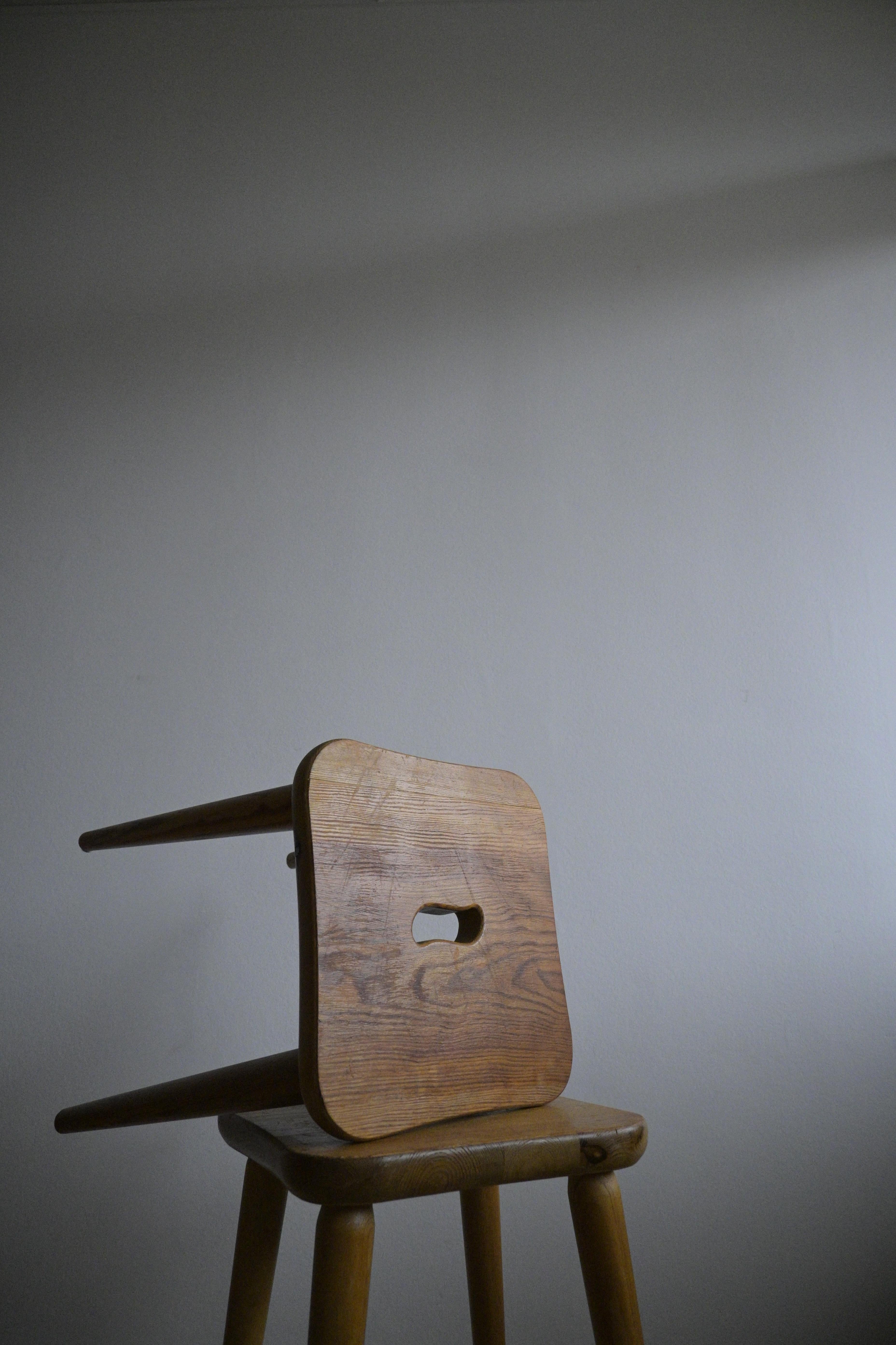 A set of five stools made by company Svensk Furu 1950s In Good Condition For Sale In Farsta, SE