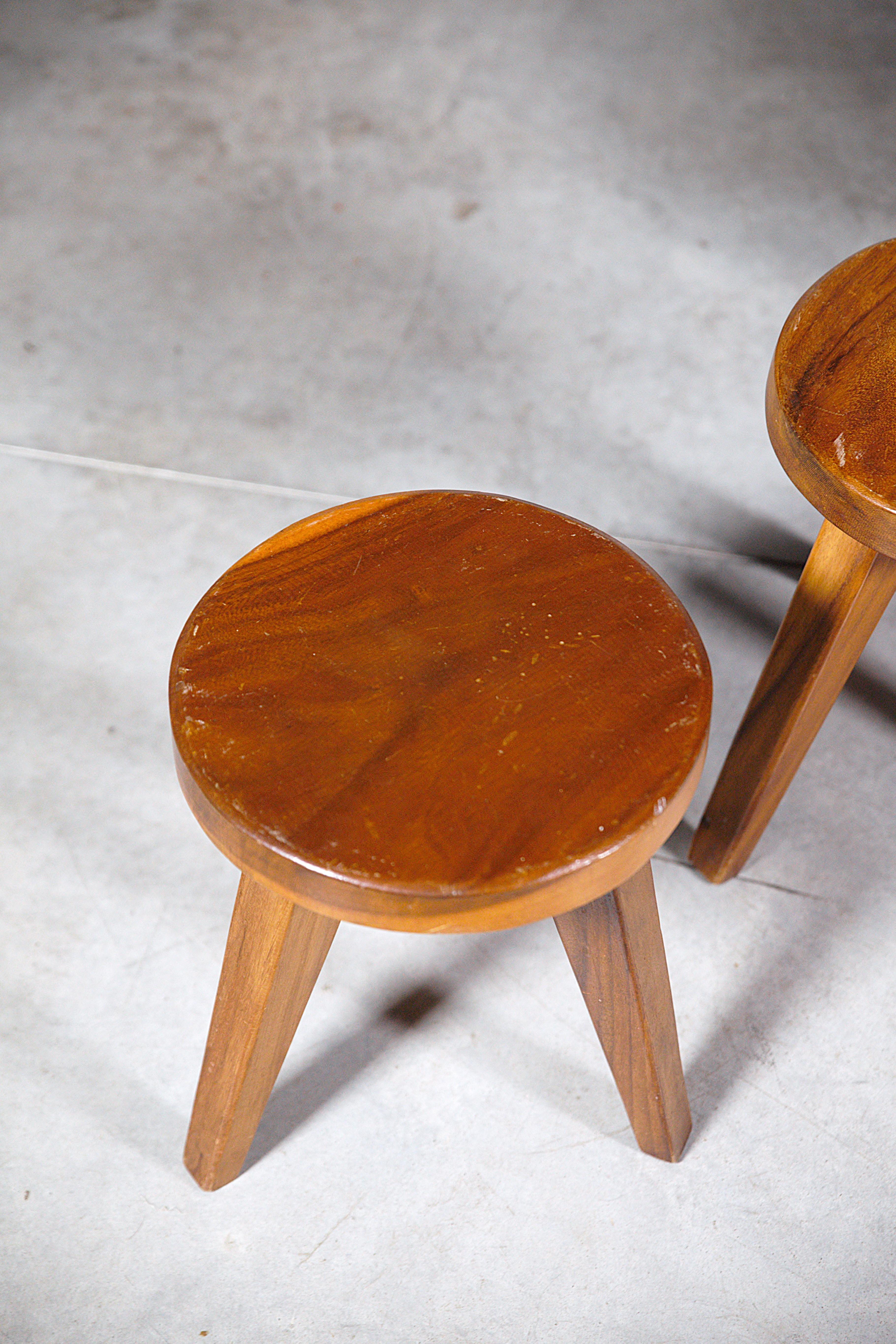 Un set di cinque sgabelli a treppiede Brasile anni '50 in vendita 4