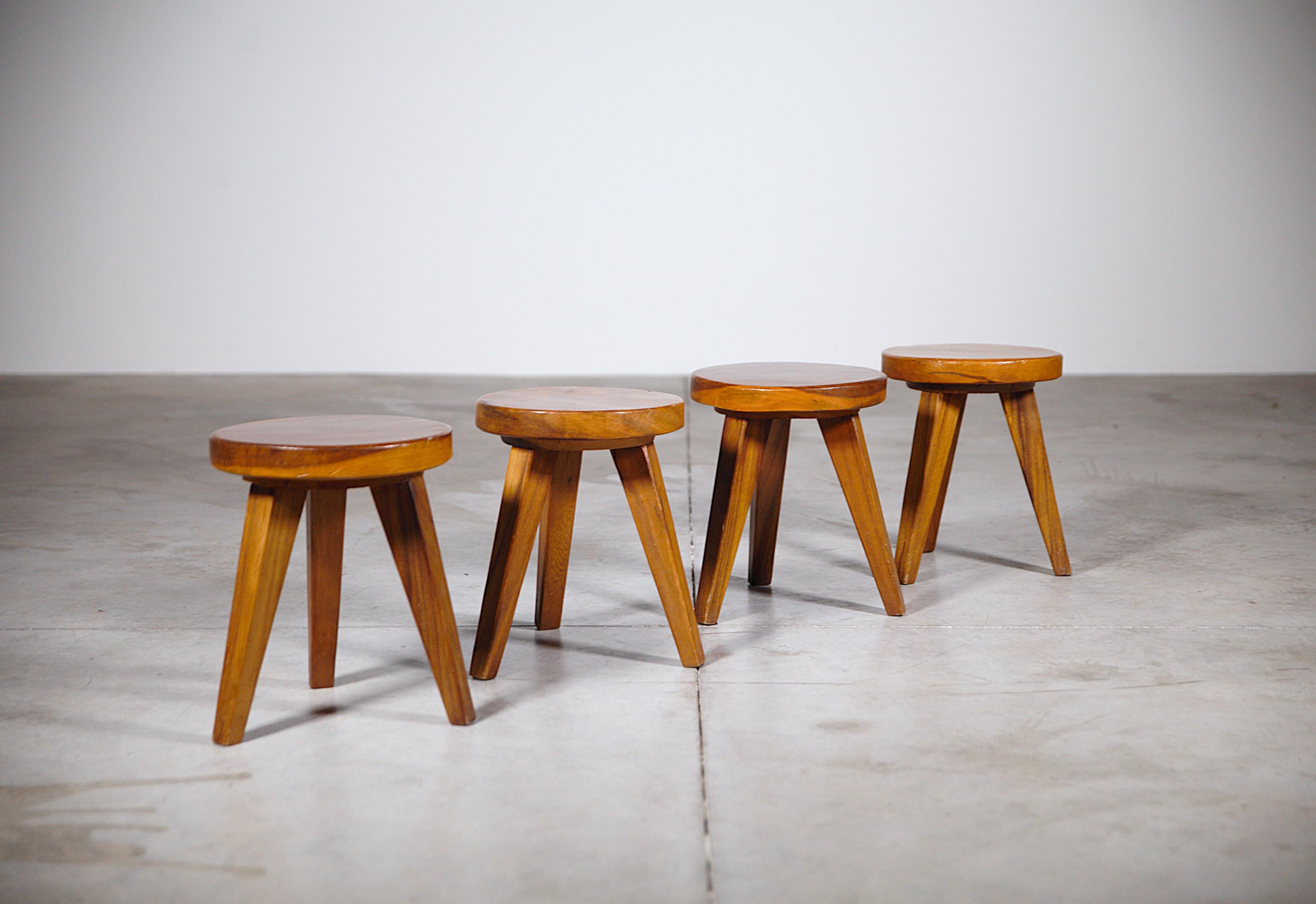 Un set di cinque sgabelli a treppiede Brasile anni '50 in vendita 3