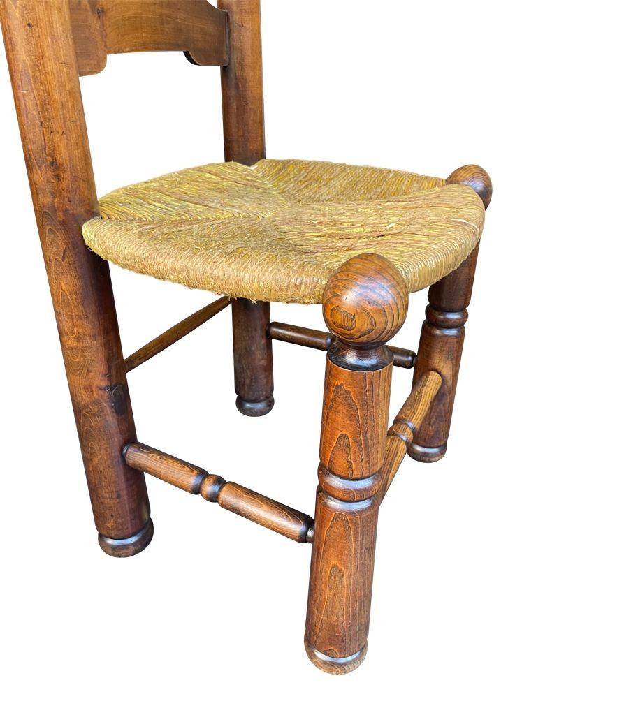 Un set di quattro sedie da pranzo degli anni '40 in Oak e con seduta in corda intrecciata di Charles Dudouyt in vendita 6
