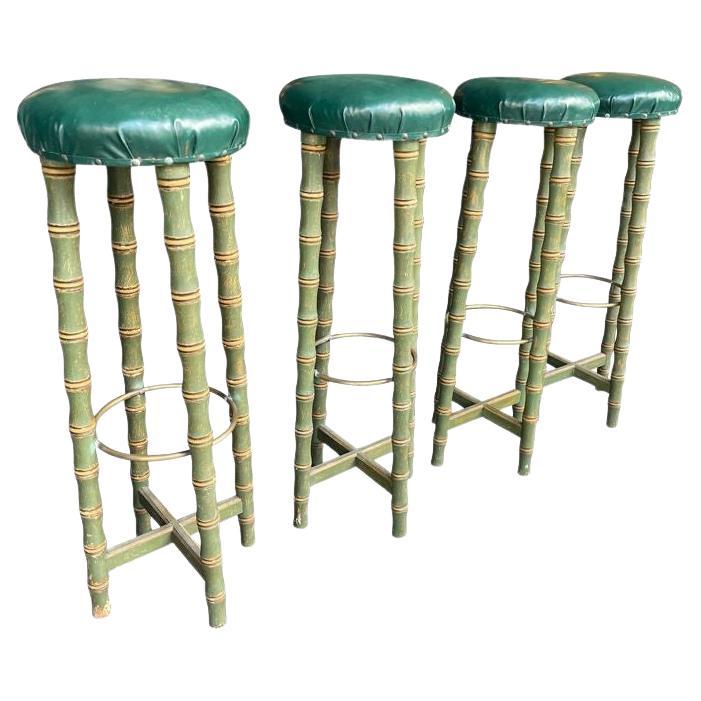 Un set di quattro sgabelli spagnoli Faux in bambù e ottone degli anni '50