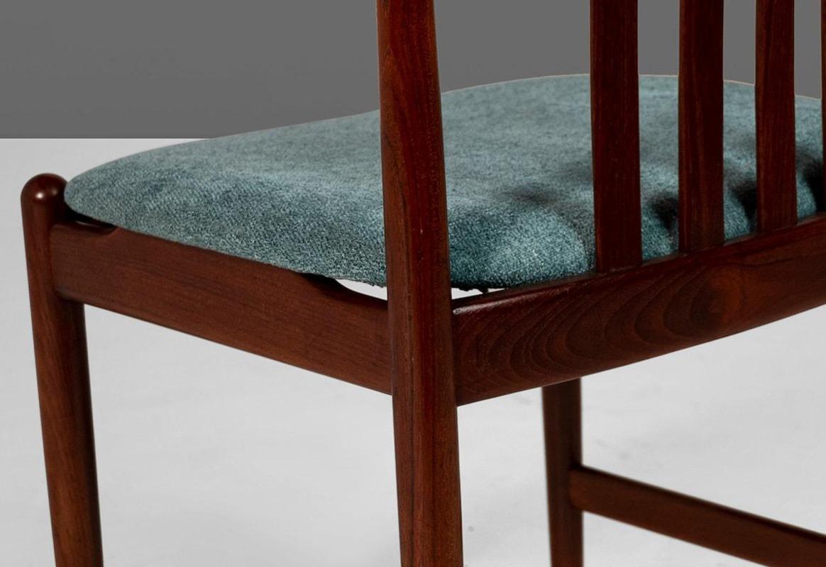 Set of Four (4) Rosewood Contoured Dining Chairs After Arne Vodder, c. 1960s For Sale 3