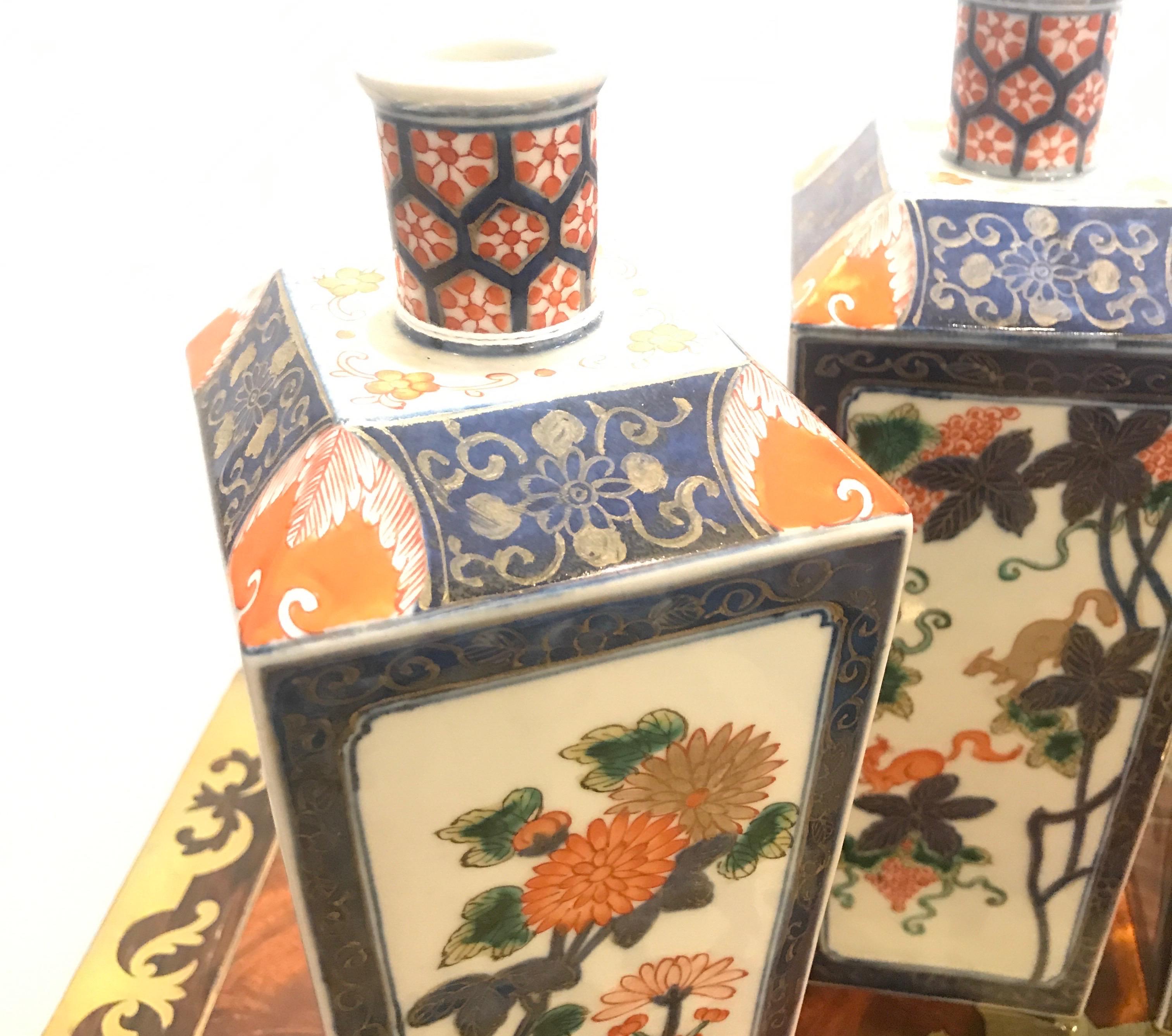 Set of Four Antique Imari Bottle Vases Meiji Period In Excellent Condition In Lambertville, NJ