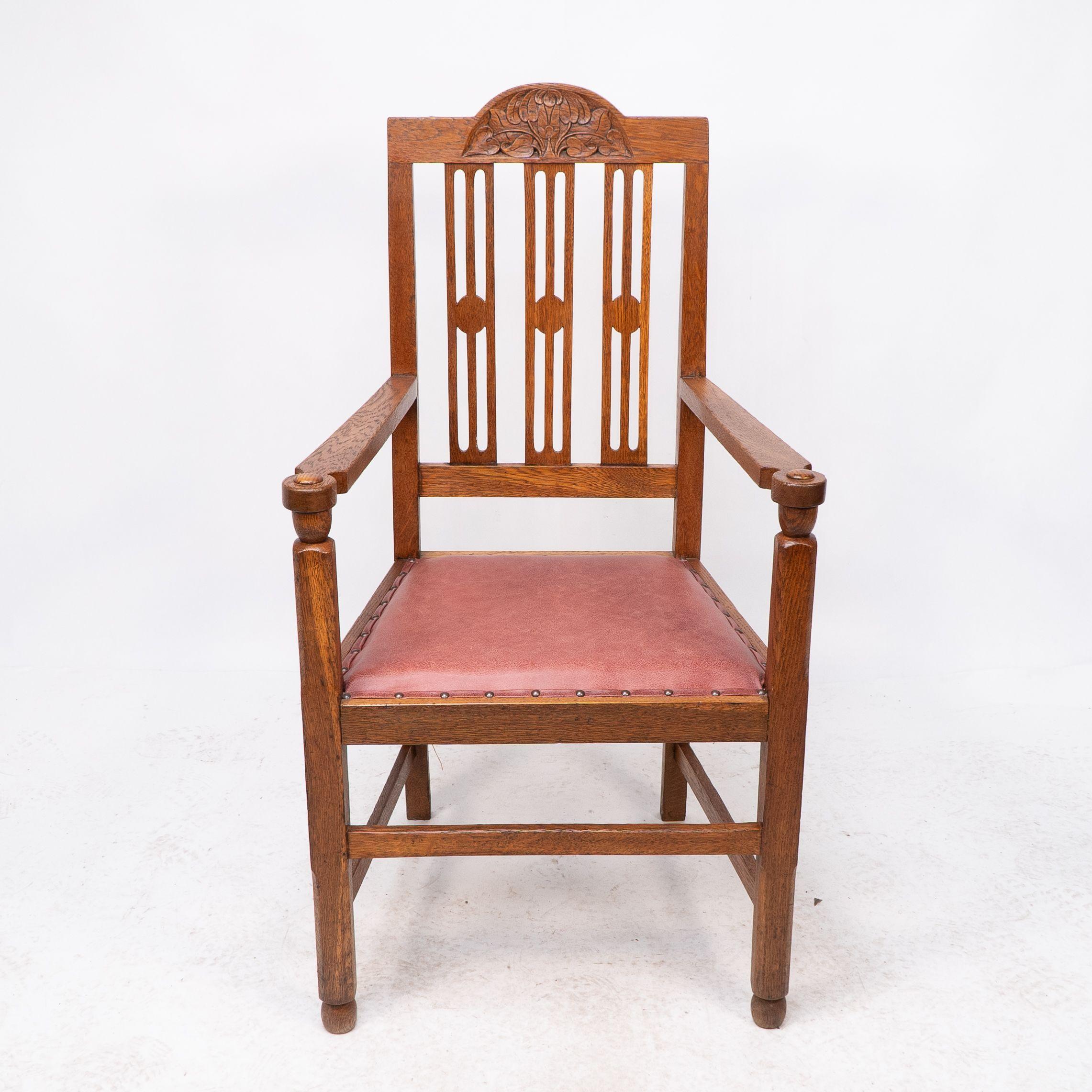 A set of four Arts and Crafts dining chairs with nicely carved floral decoration In Good Condition For Sale In London, GB