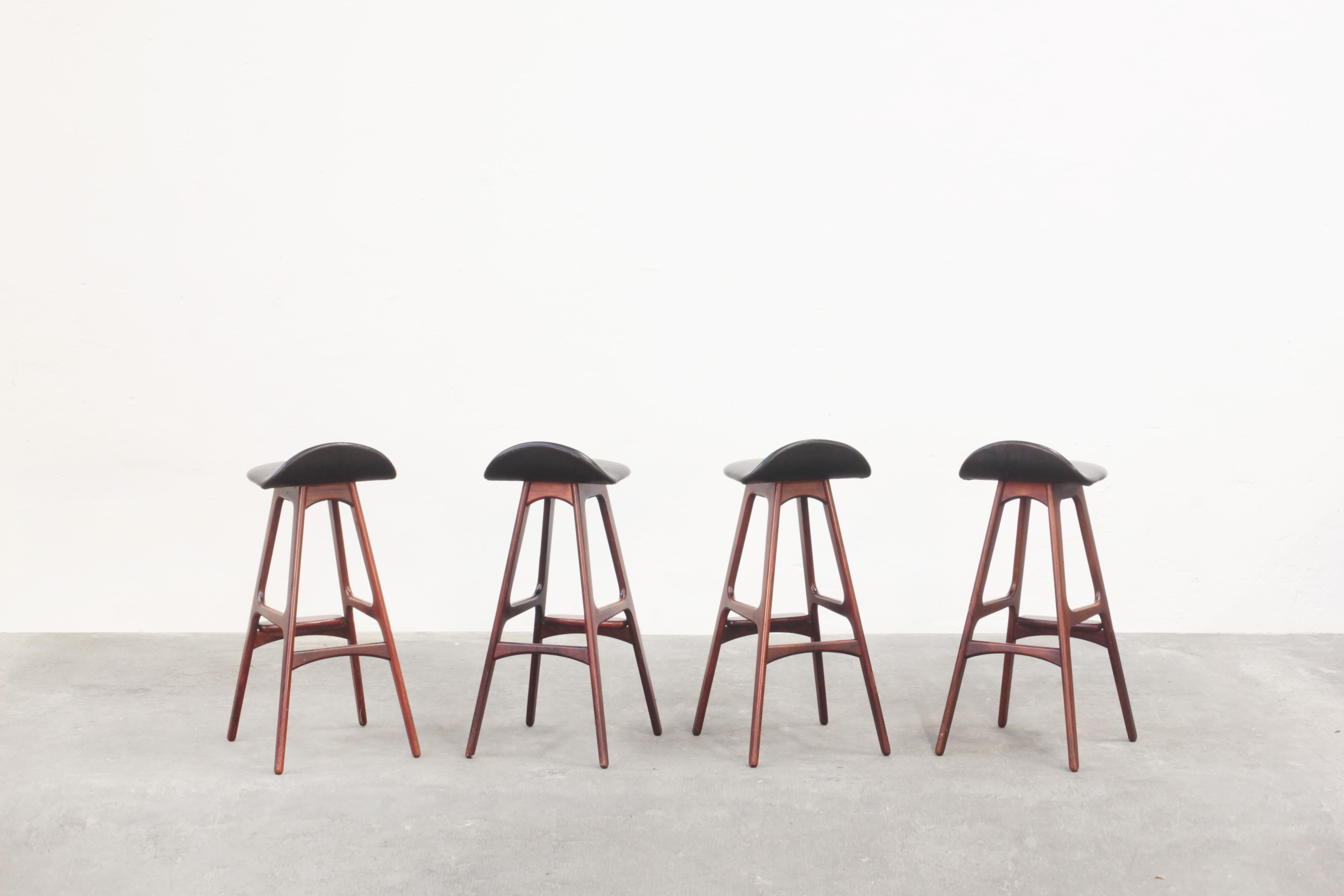 Rare set of four bar stools model OD-61 designed by Erik Buch and manufactured by Odense Møbelfabrik in Denmark in the late 1960ies.
All barstools are in very good condition with just little traces of usage and ready to use!

 