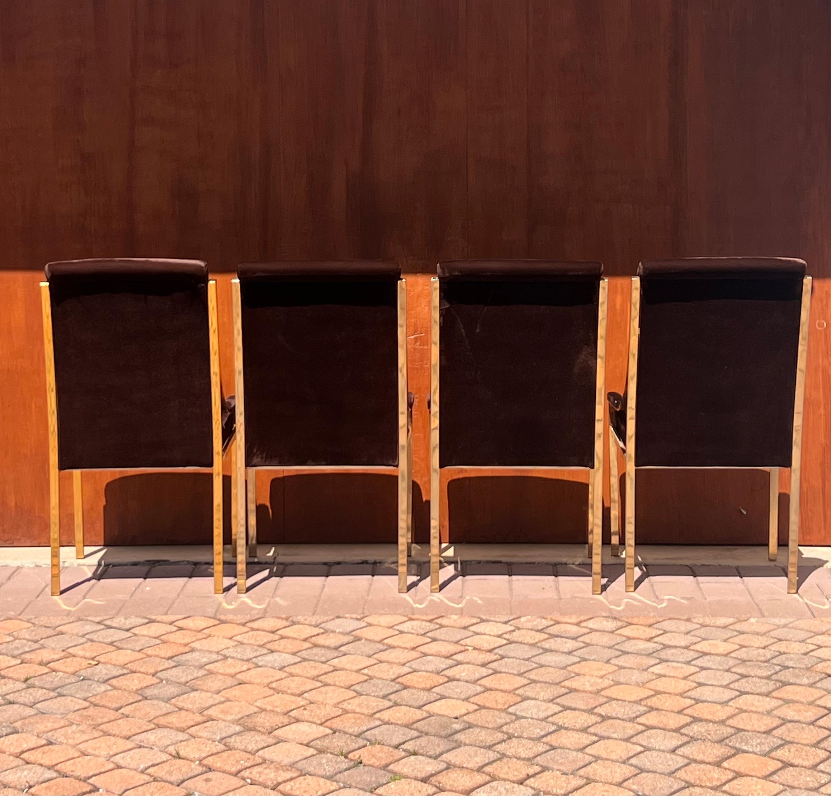 Brass A set of four brass and brown velvet dining room chairs, 20th century For Sale