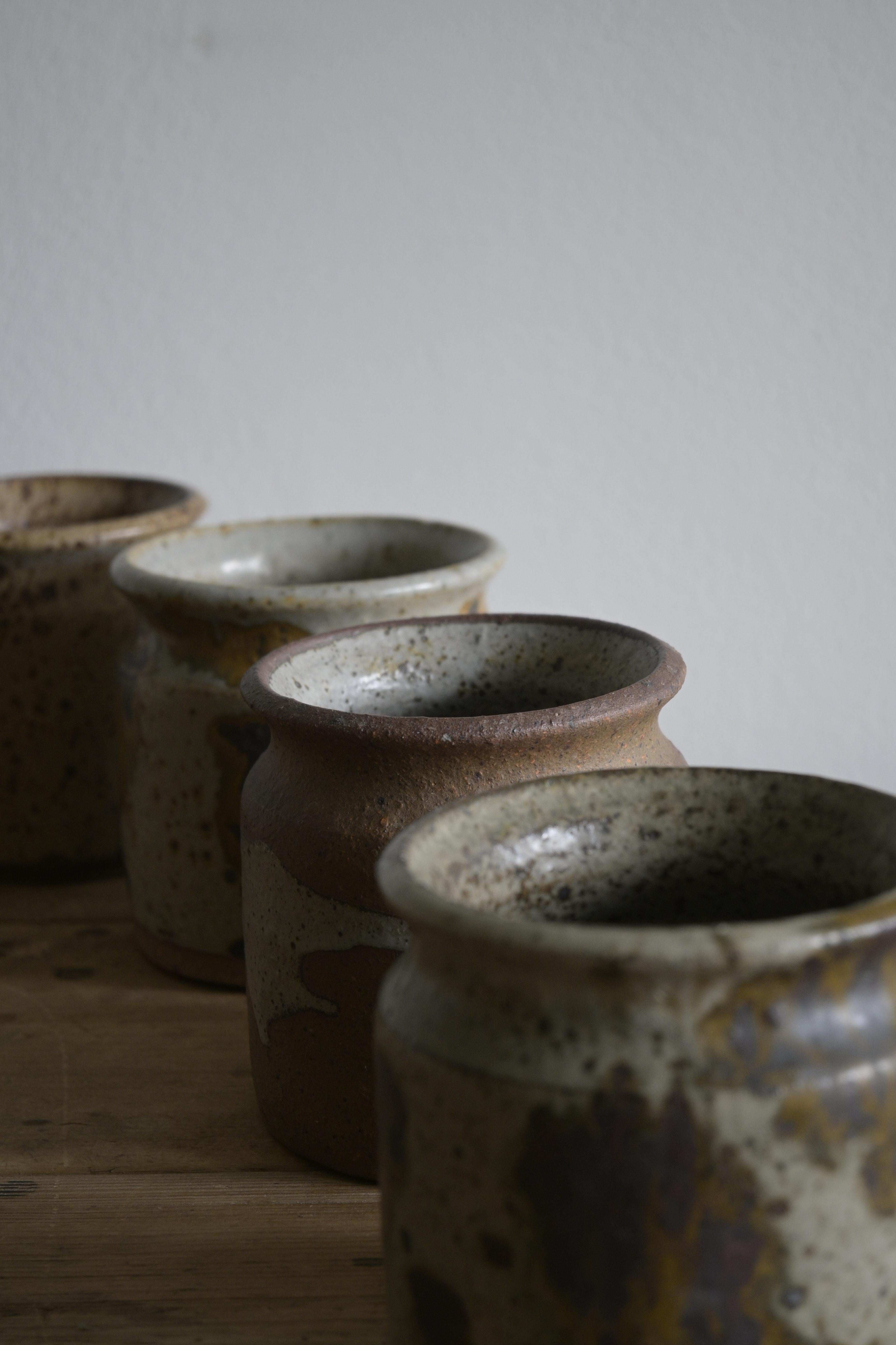 Scandinave moderne Un ensemble de quatre vases en céramique brutaliste de Rolf Palm, Suède, vers 1970 en vente