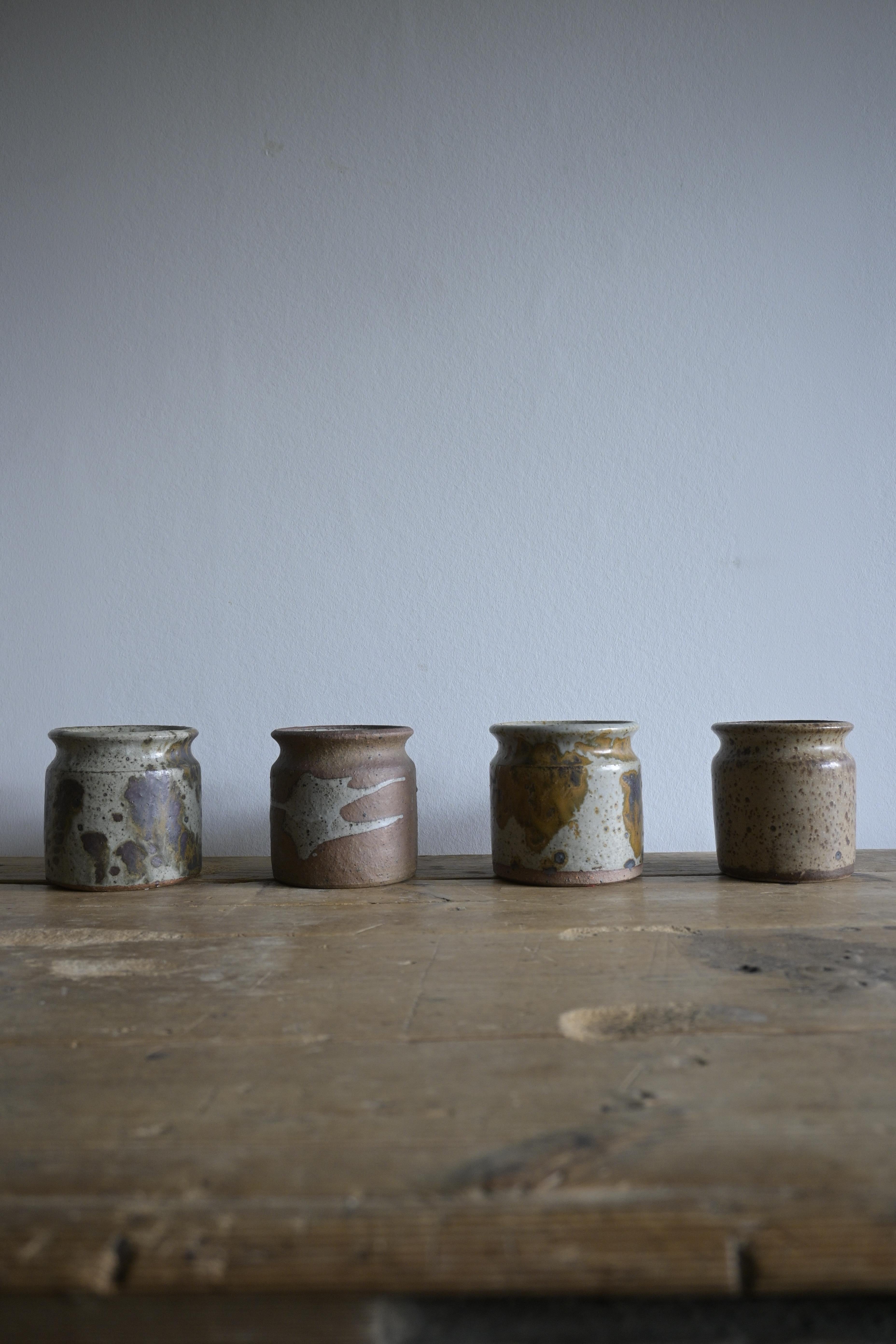 Céramique Un ensemble de quatre vases en céramique brutaliste de Rolf Palm, Suède, vers 1970 en vente