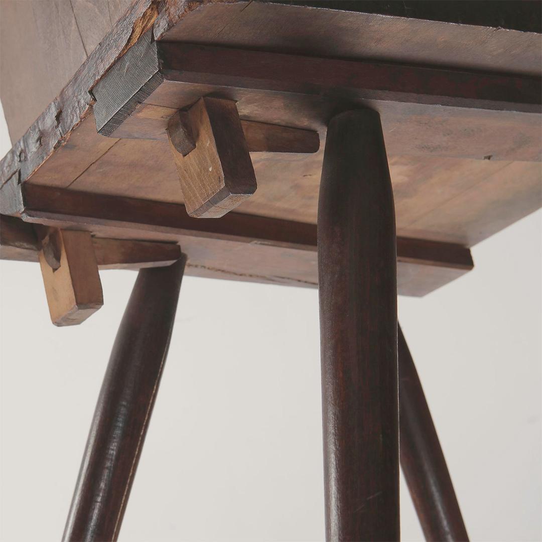 Belga Un set di quattro sedie da pranzo brutaliste nello stile di Torck in vendita