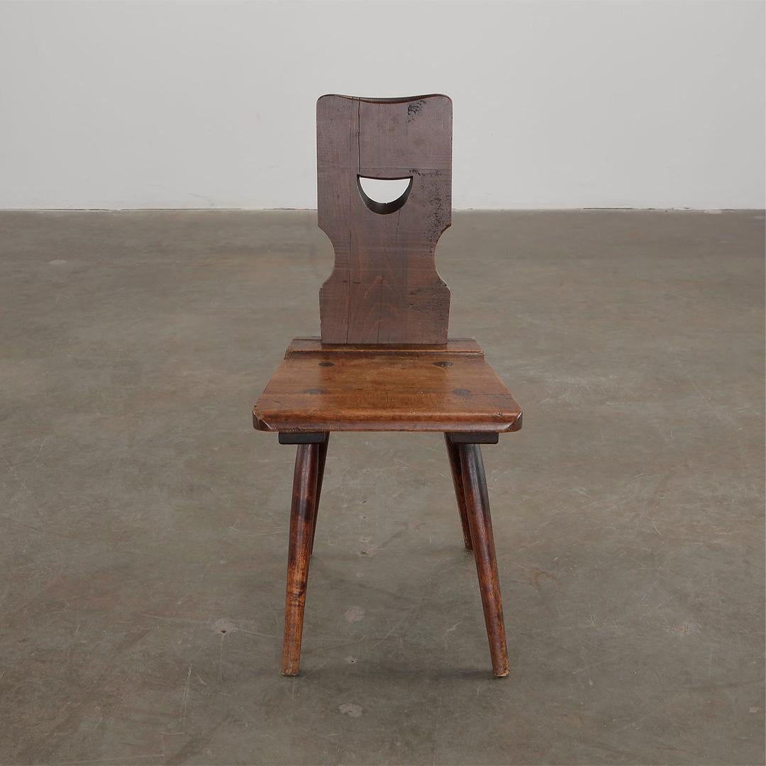 Fine XX secolo Un set di quattro sedie da pranzo brutaliste nello stile di Torck in vendita