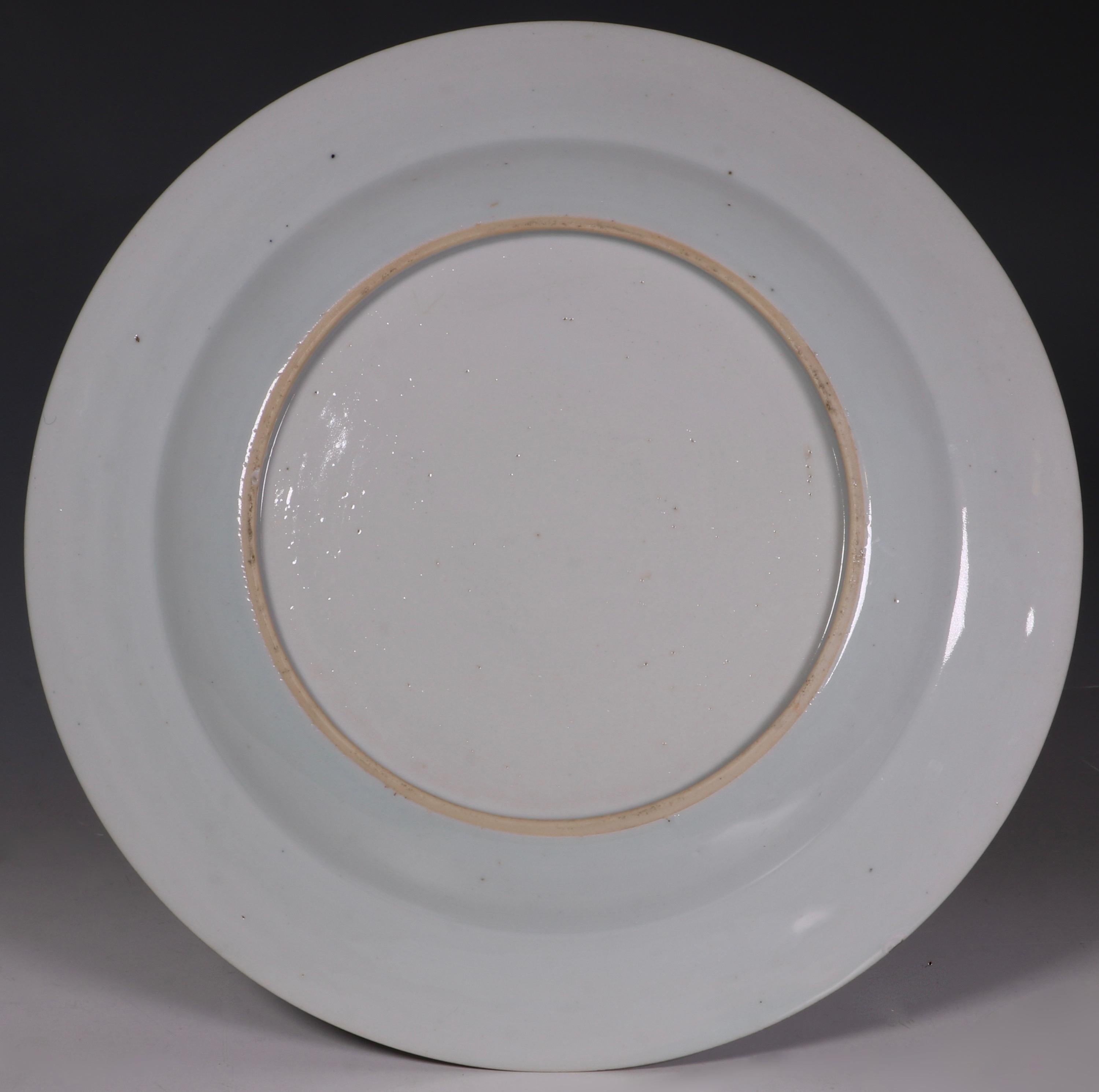 Enameled Set of Four Chinese Export Porcelain Imari Plates Qianlong circa 1740-1750 For Sale