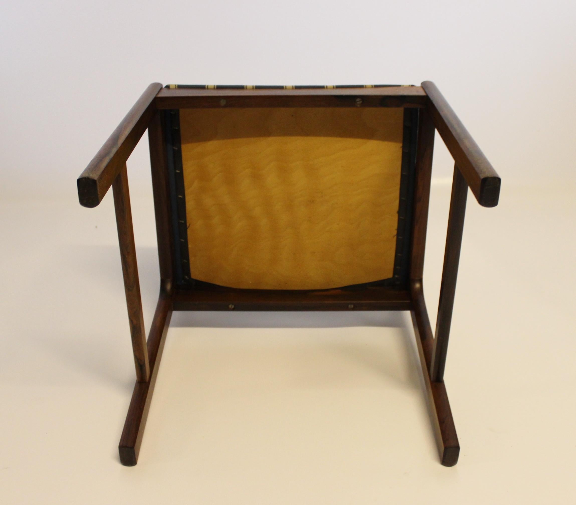 Set aus vier Esszimmerstühlen aus Palisanderholz, dänisches Design, 1960er Jahre (Stoff) im Angebot