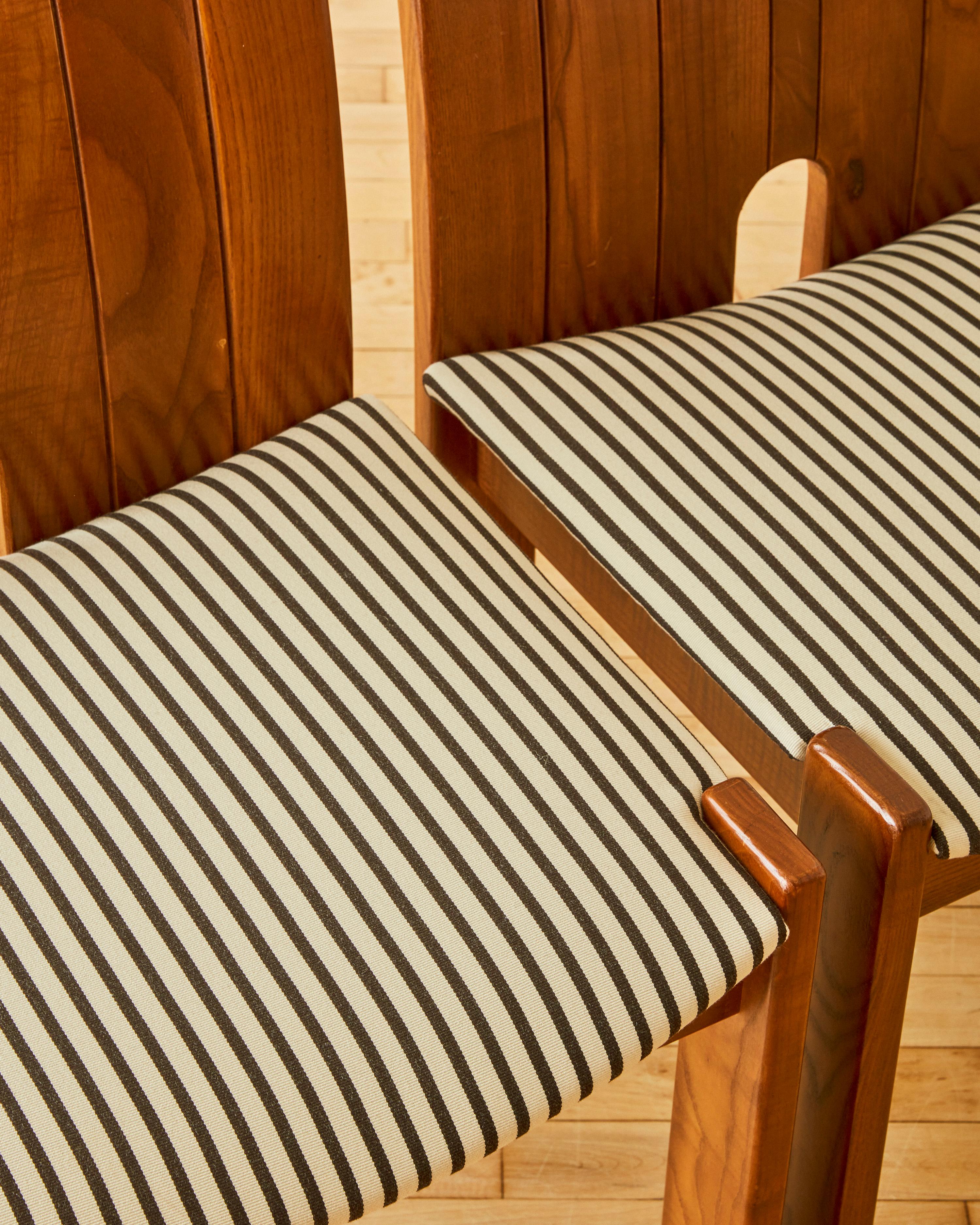 Coton Un ensemble de quatre chaises de salle à manger à la manière d' Afras & Tobias  Scarpa