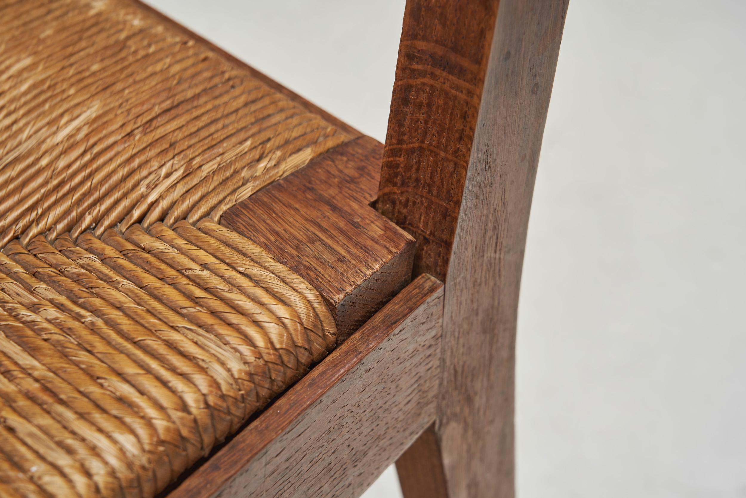 Ensemble de quatre chaises de salle à manger à assise tissée par Pierre Cruège, France, vers les années 1950 5