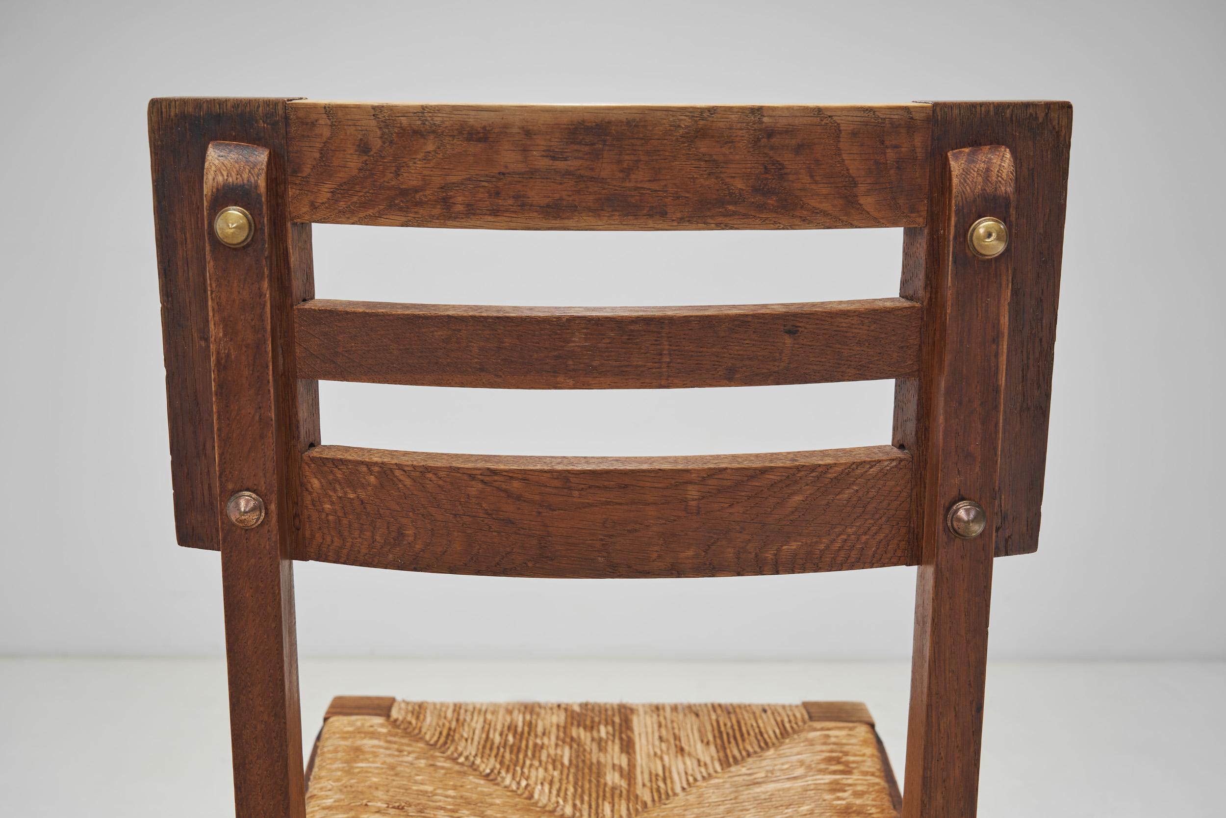 Ensemble de quatre chaises de salle à manger à assise tissée par Pierre Cruège, France, vers les années 1950 2