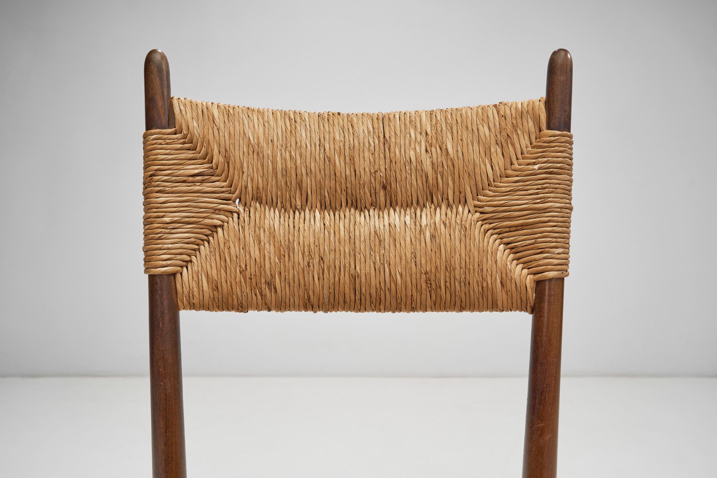 Ensemble de quatre chaises de salle à manger avec assise et dossier en paille tressée, Europe, vers 1950 Bon état à Utrecht, NL