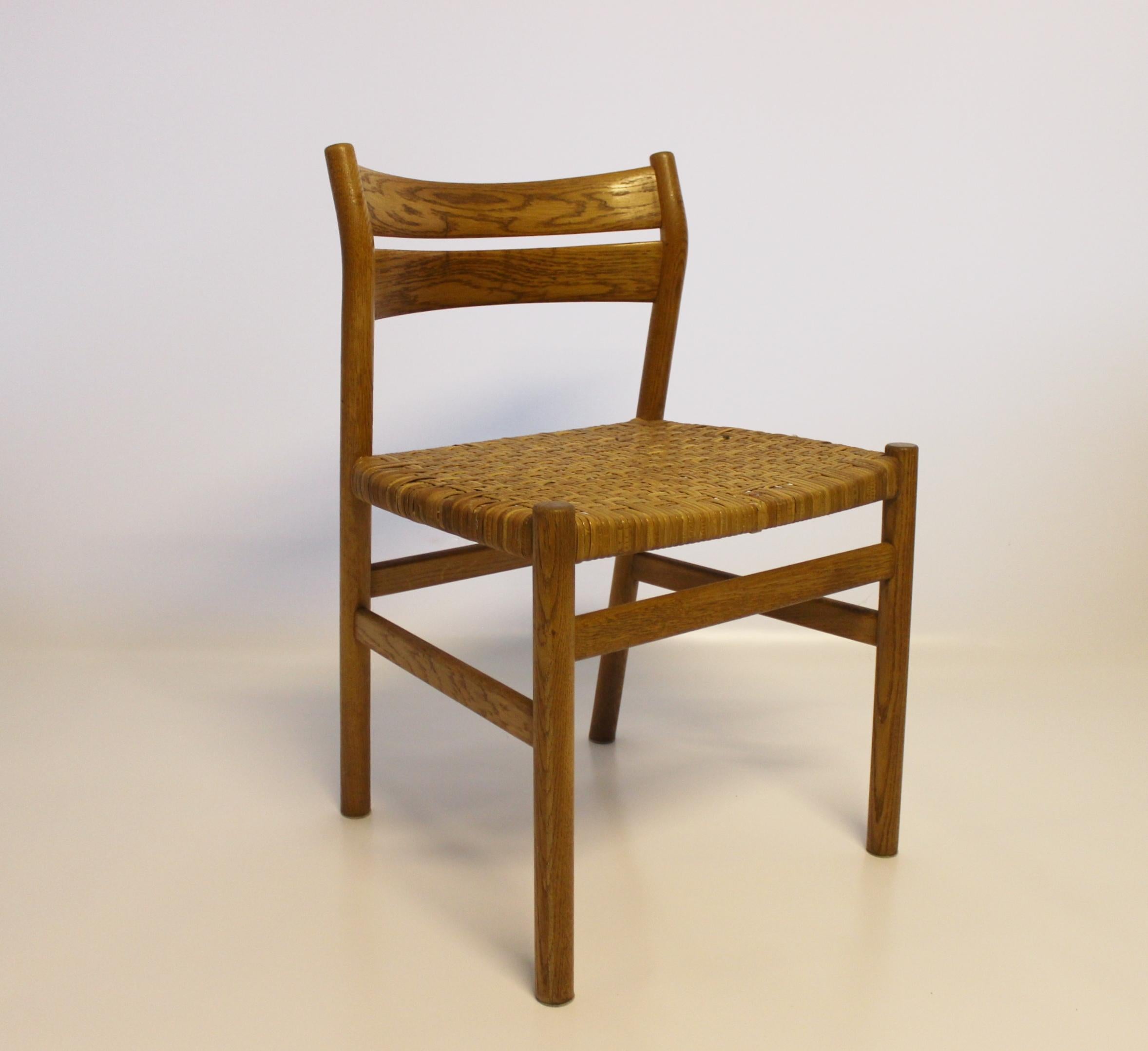Mid-Century Modern Set of Four Dining Room Chairs in Oak, of Danish Design, 1960s For Sale