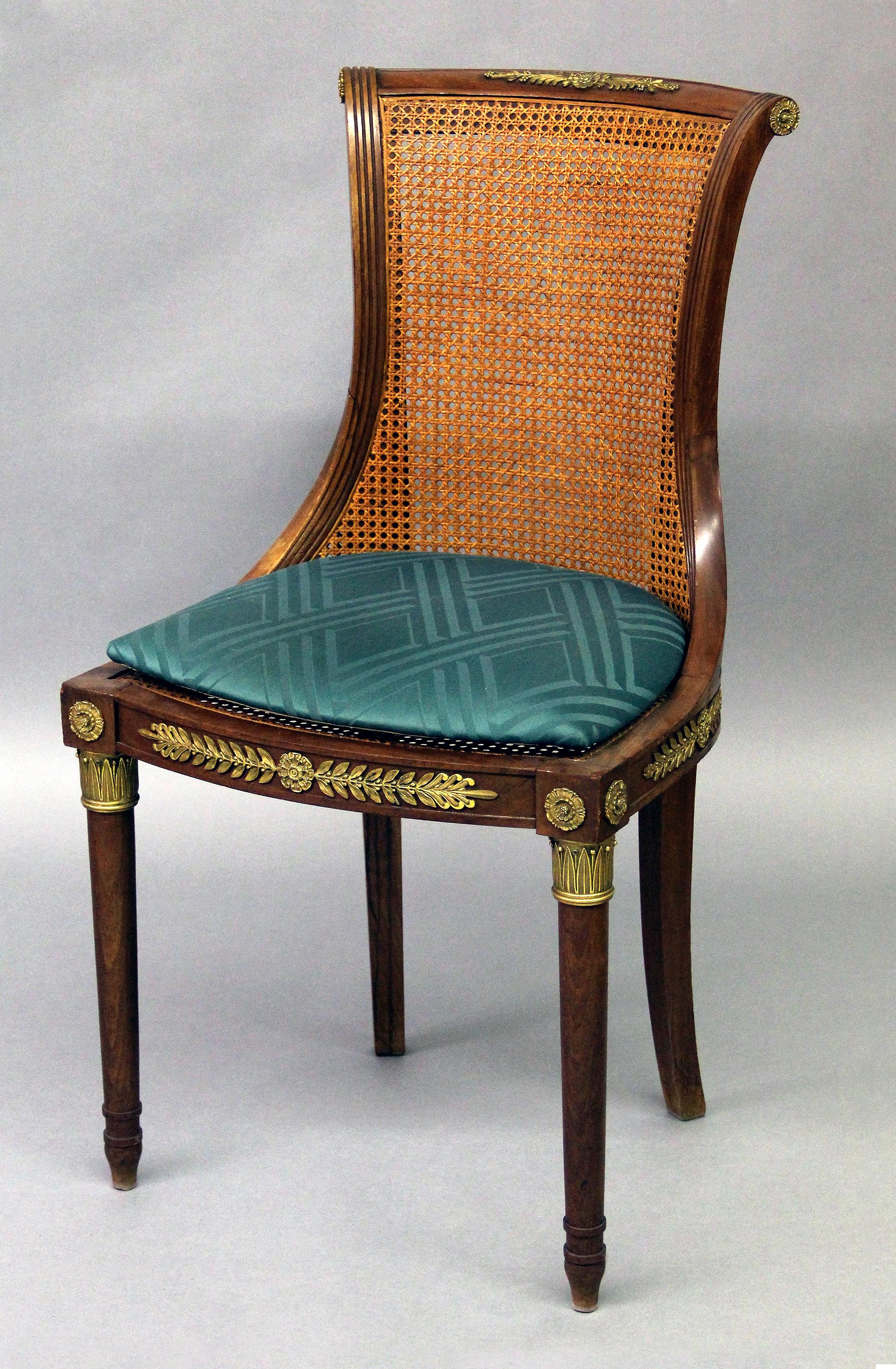 Belle Époque Ensemble de quatre chaises de salon montées sur bronze doré du début du XXe siècle en vente
