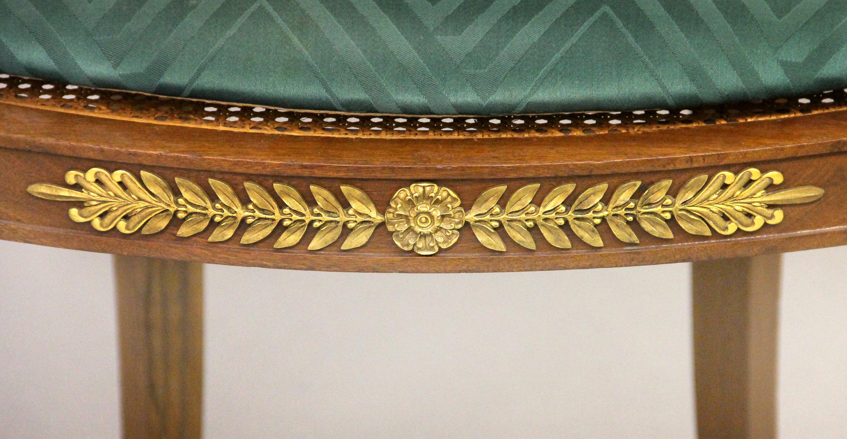 Doré Ensemble de quatre chaises de salon montées sur bronze doré du début du XXe siècle en vente