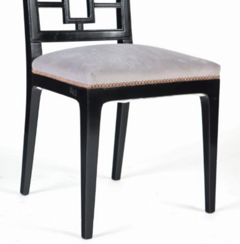 Un ensemble de dix chaises de salle à manger ébonisées à la manière de Parzinger circa 1950 en vente 6