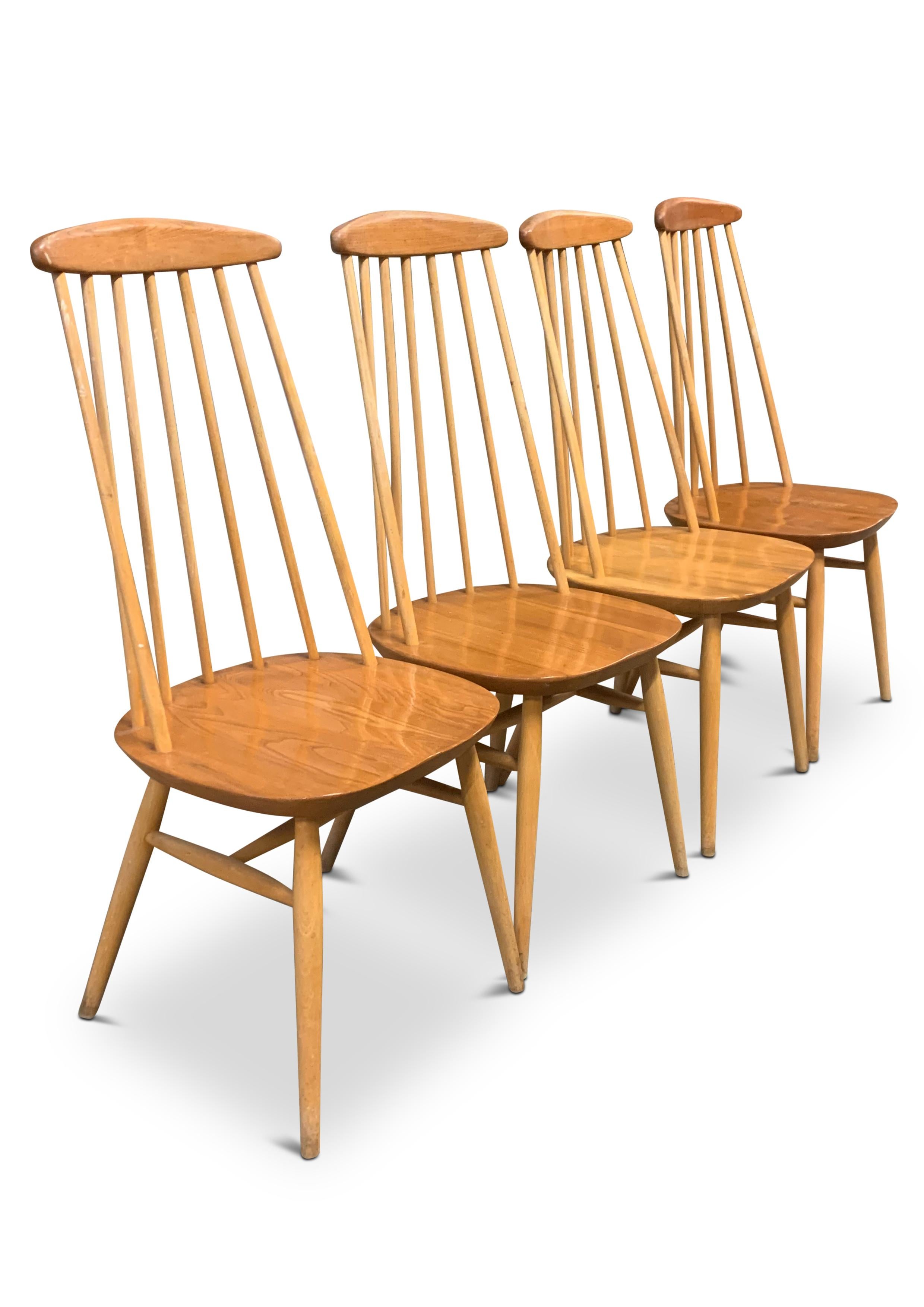 Juego de cuatro sillas de comedor con respaldo de huso de haya Edsby-verken fabricadas en Suecia Sueco en venta