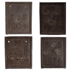 Un ensemble de quatre plaques de la banlieue parisienne en plomb marquées et datées