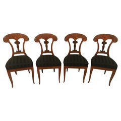 Un ensemble de quatre exquises chaises Biedermeier, 1820
