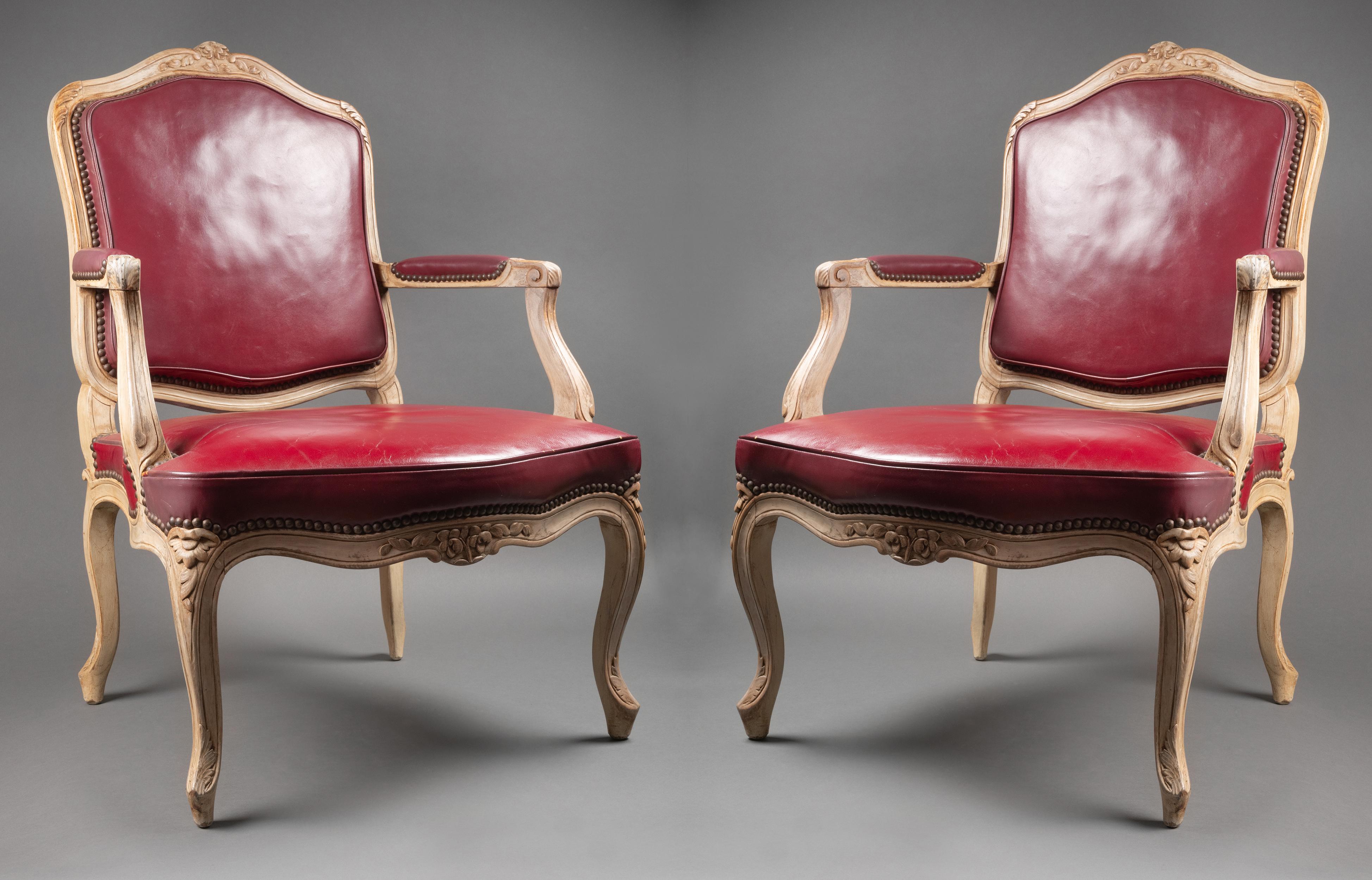 Wood A set of four French Louis XV 18th century lacquered wood armchairs For Sale