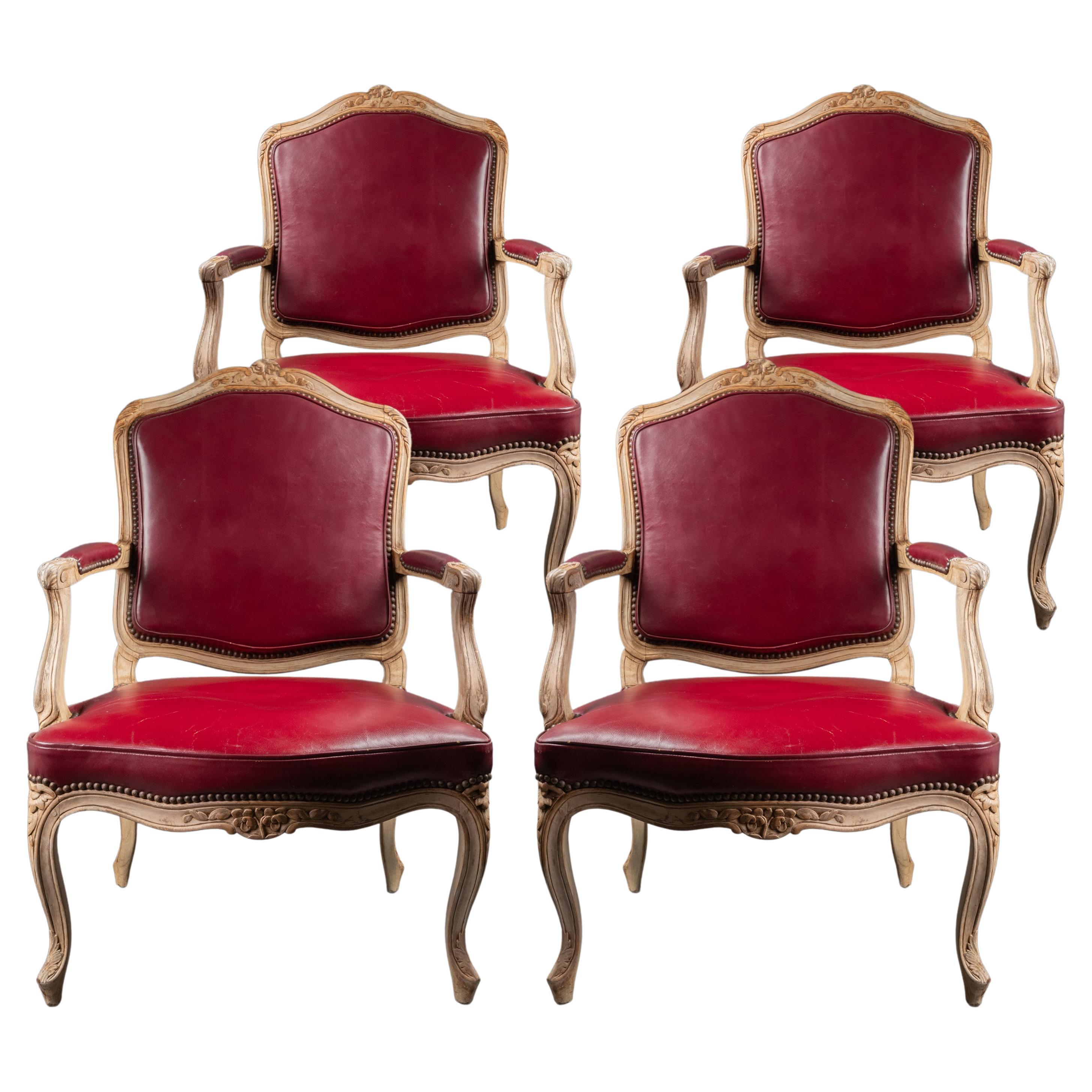 Ensemble de quatre fauteuils en bois laqué de style Louis XV du XVIIIe siècle en vente
