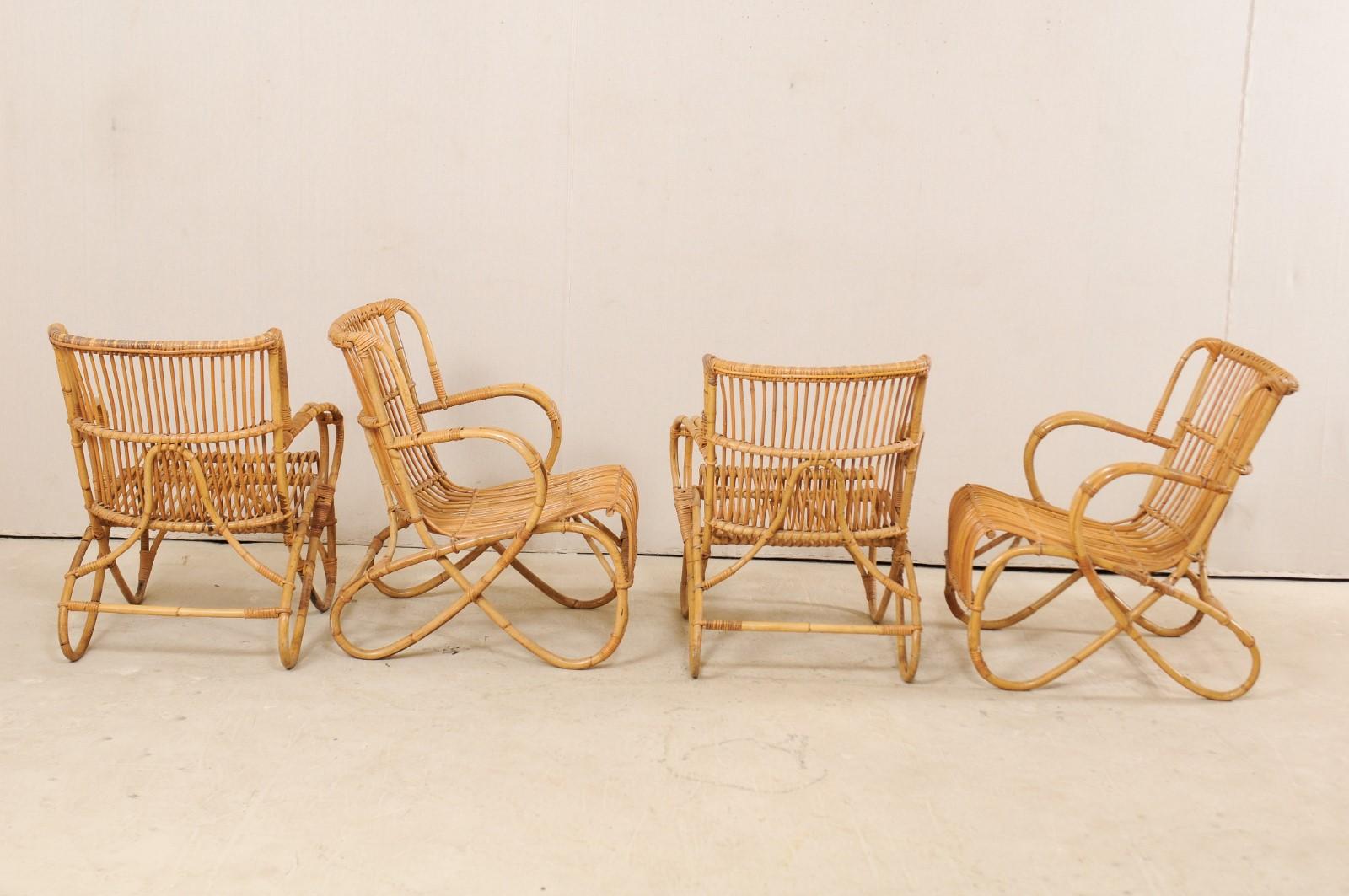 Ensemble de quatre chaises de patio vintage françaises en rotin courbé aux formes fluides Bon état - En vente à Atlanta, GA