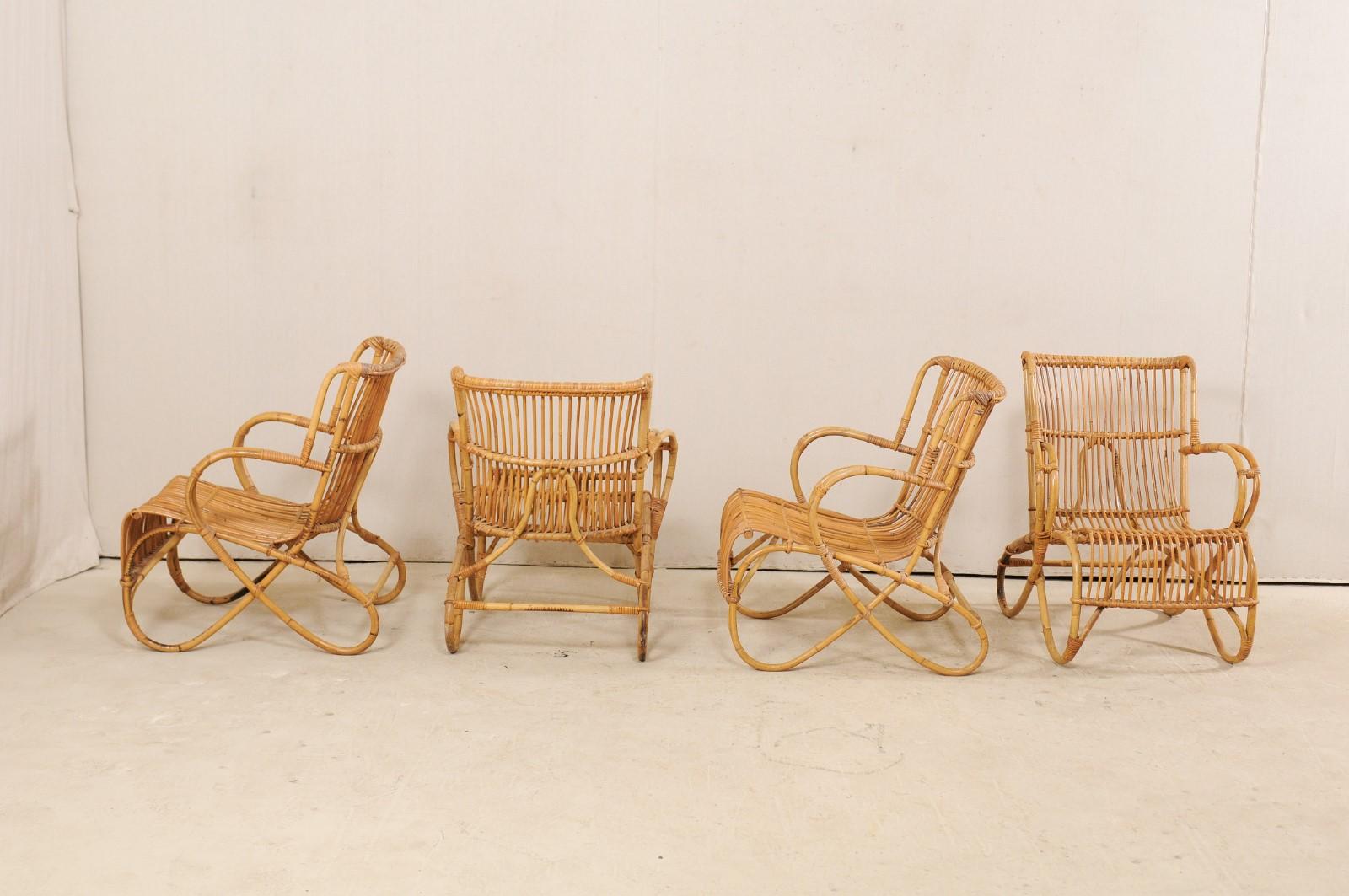 20ième siècle Ensemble de quatre chaises de patio vintage françaises en rotin courbé aux formes fluides en vente