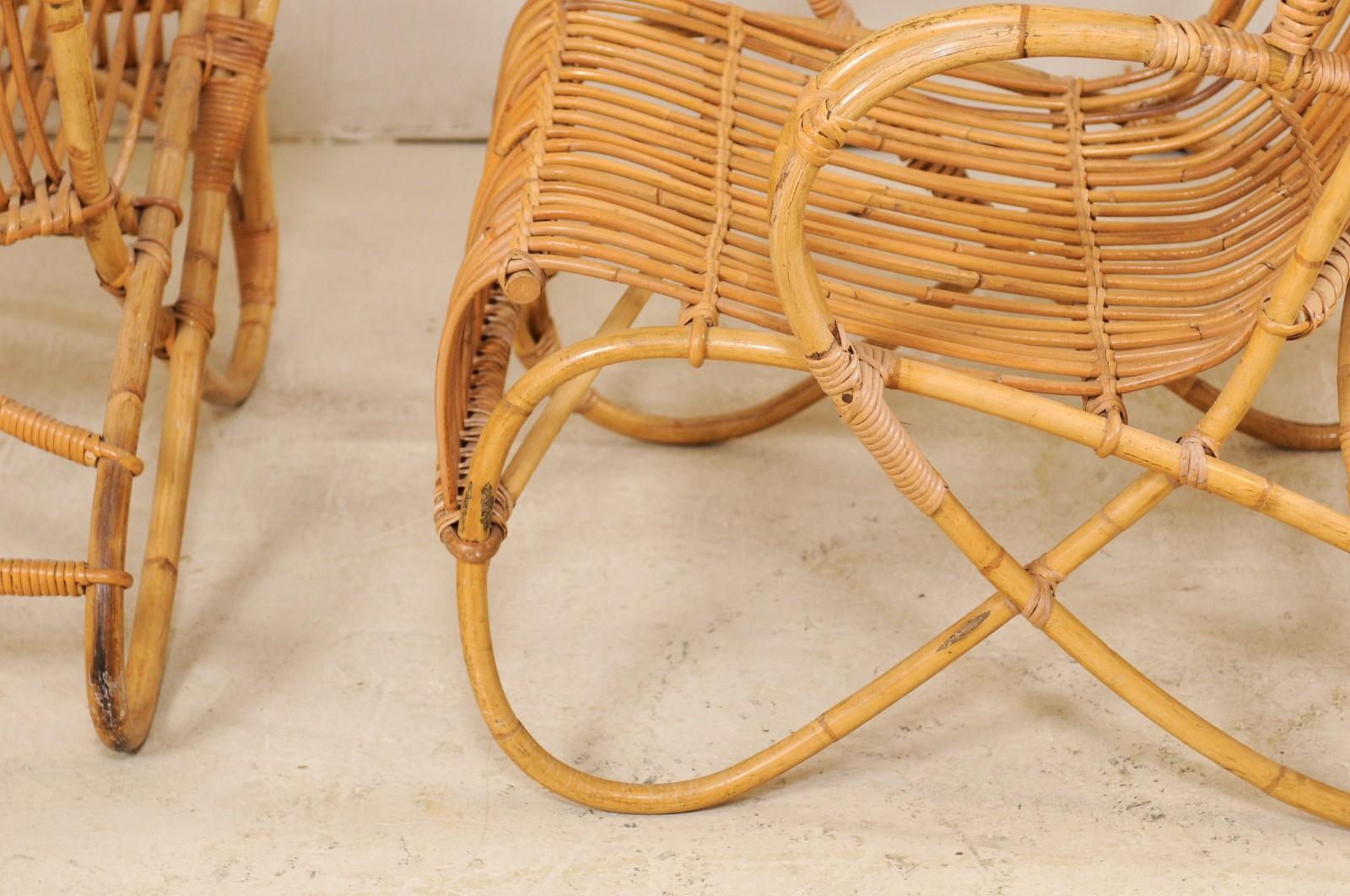 Ensemble de quatre chaises de patio vintage françaises en rotin courbé aux formes fluides en vente 1