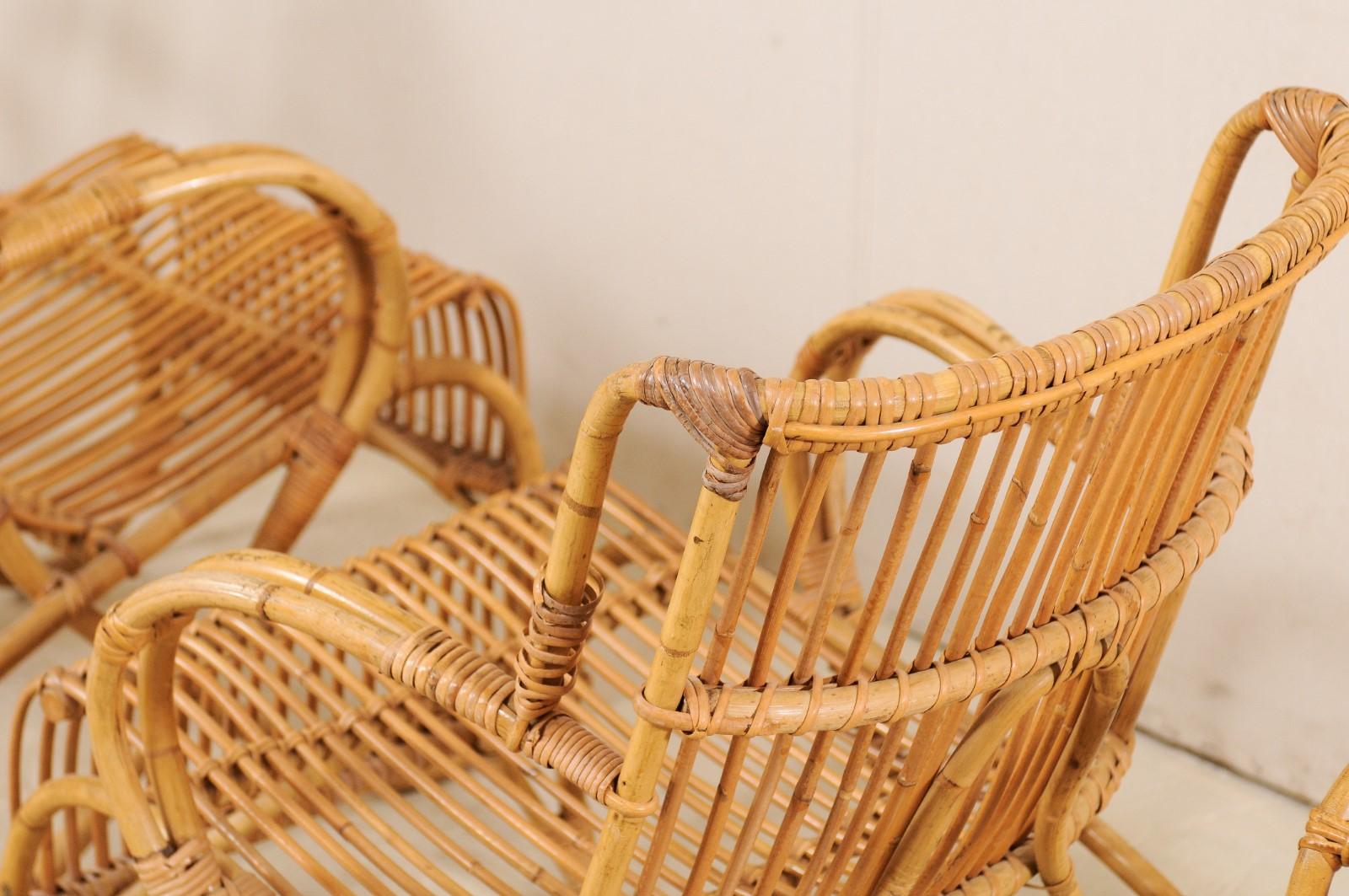 Ensemble de quatre chaises de patio vintage françaises en rotin courbé aux formes fluides en vente 3