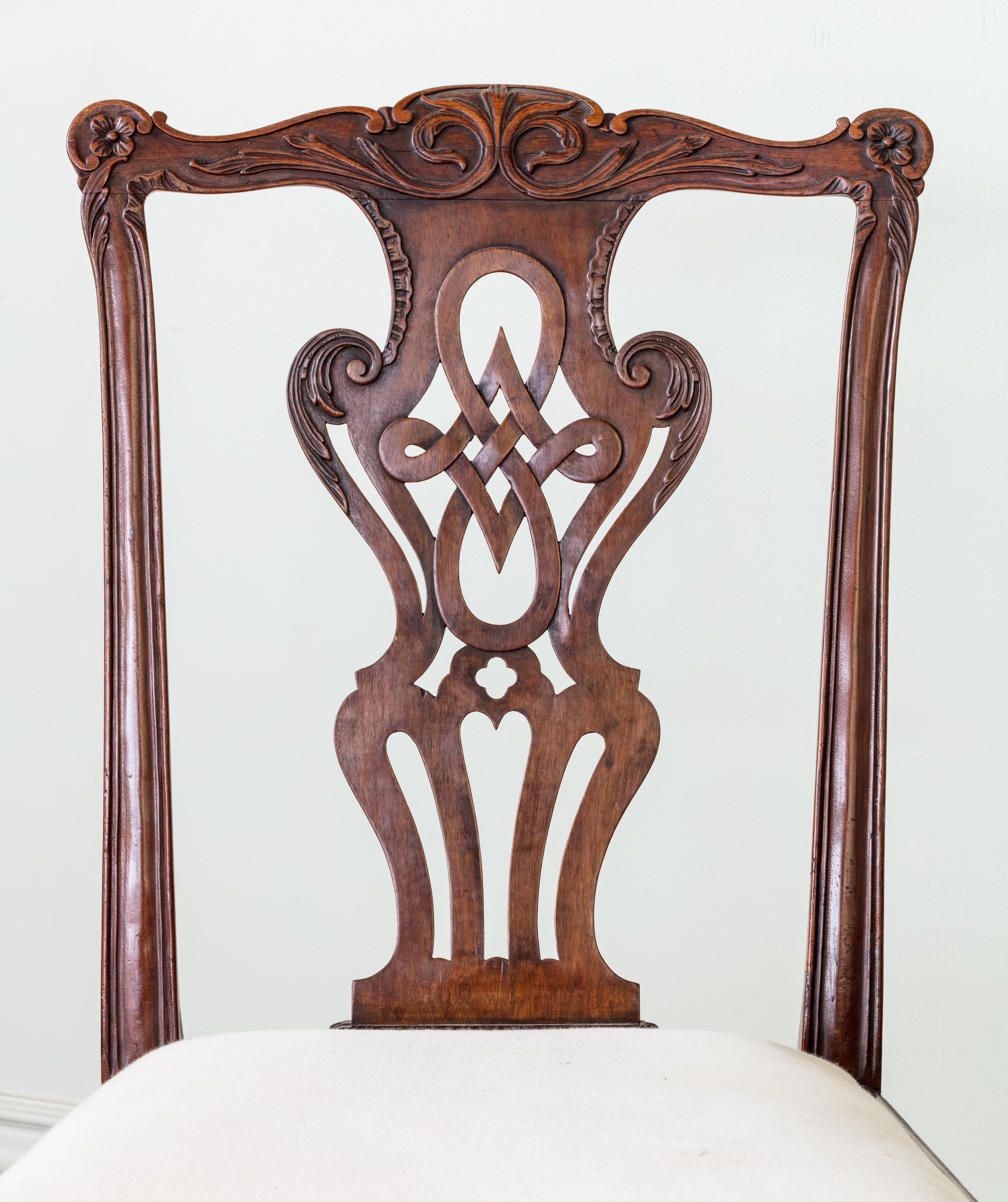 Hand-Carved Set of Four George III Chippendale Period Mahogany Side Chairs For Sale