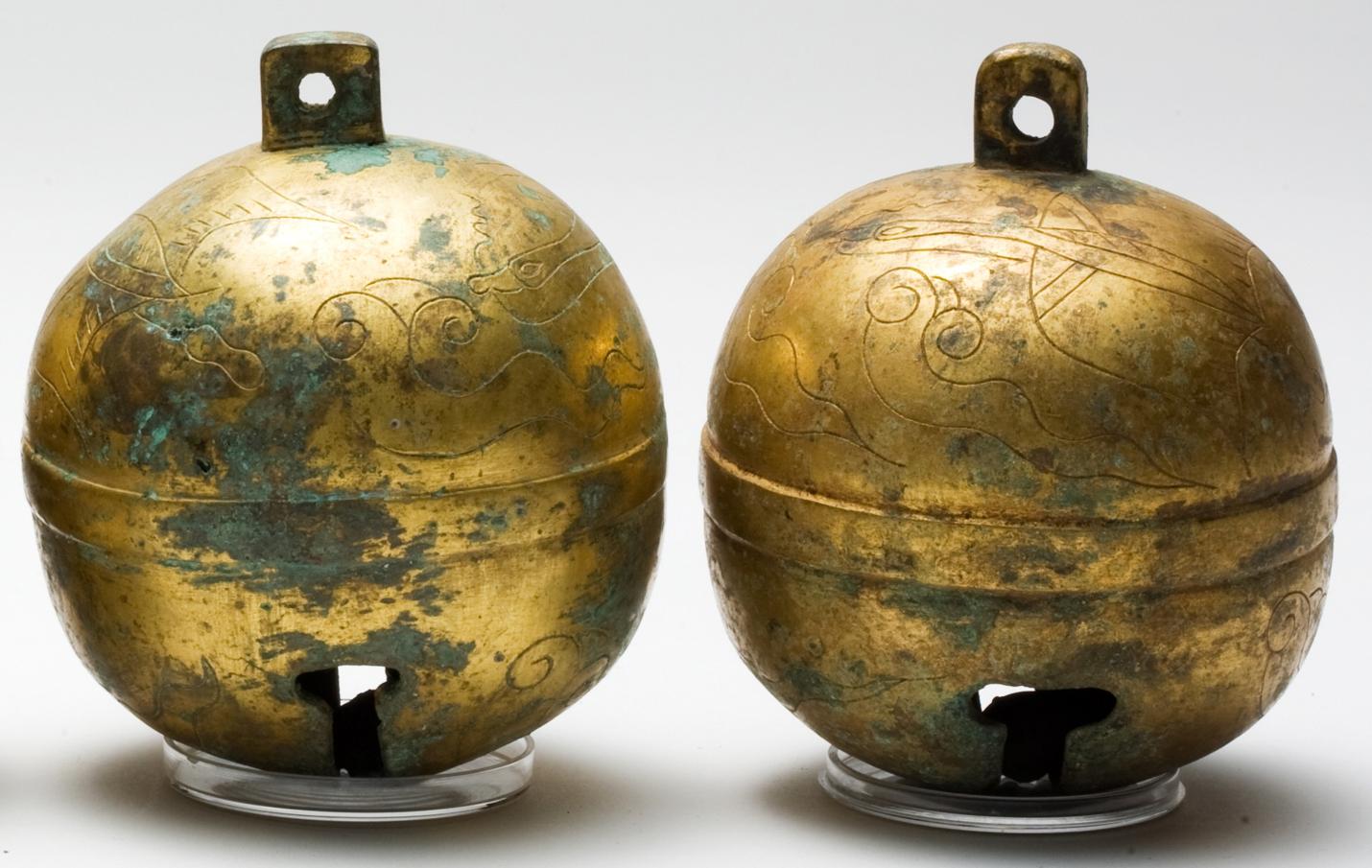 Doré Ensemble de quatre cloches en bronze doré, Tang-Liao en vente