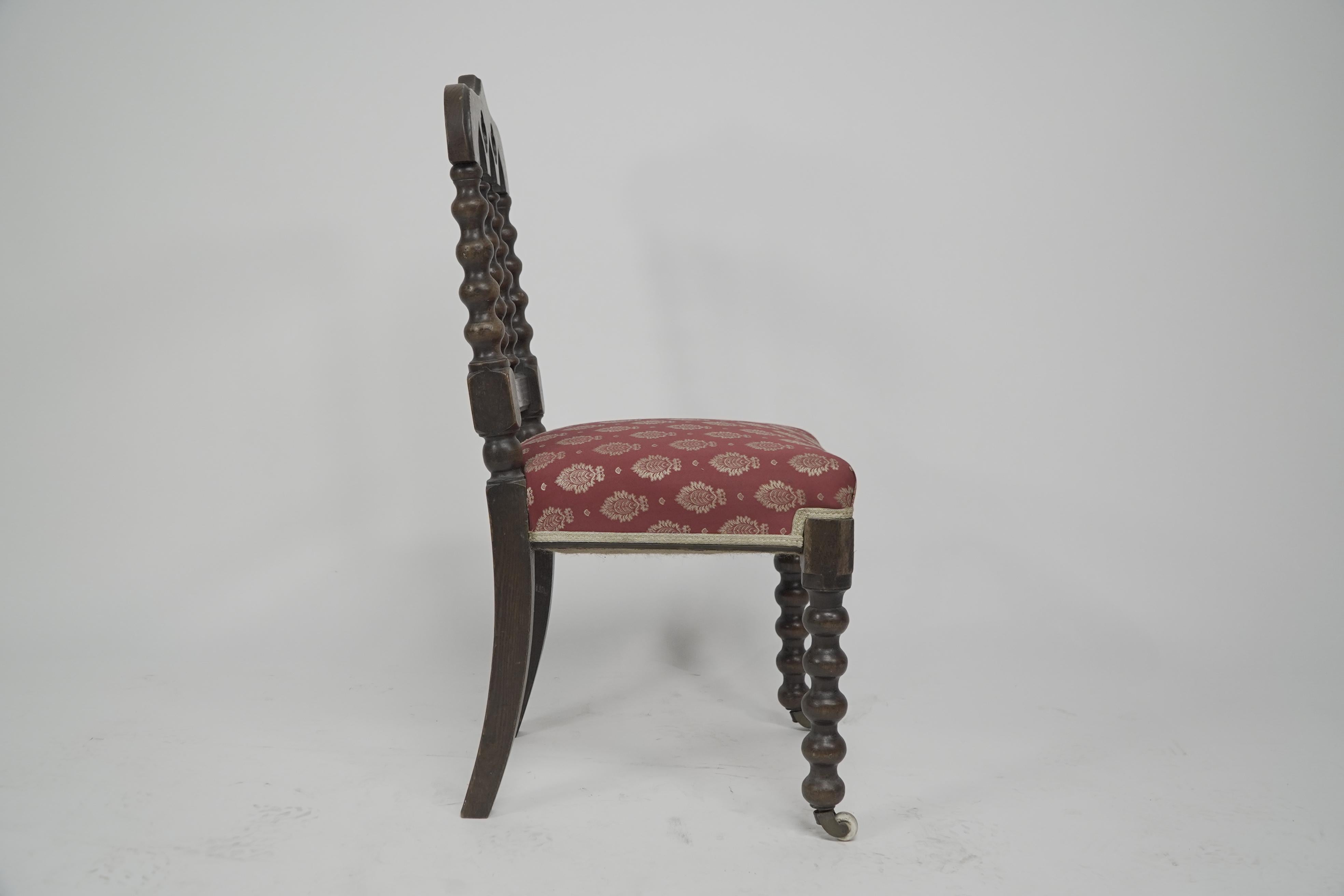Late 19th Century A good quality set of four Gothic Revival oak dining chairs with bobbin turnings For Sale