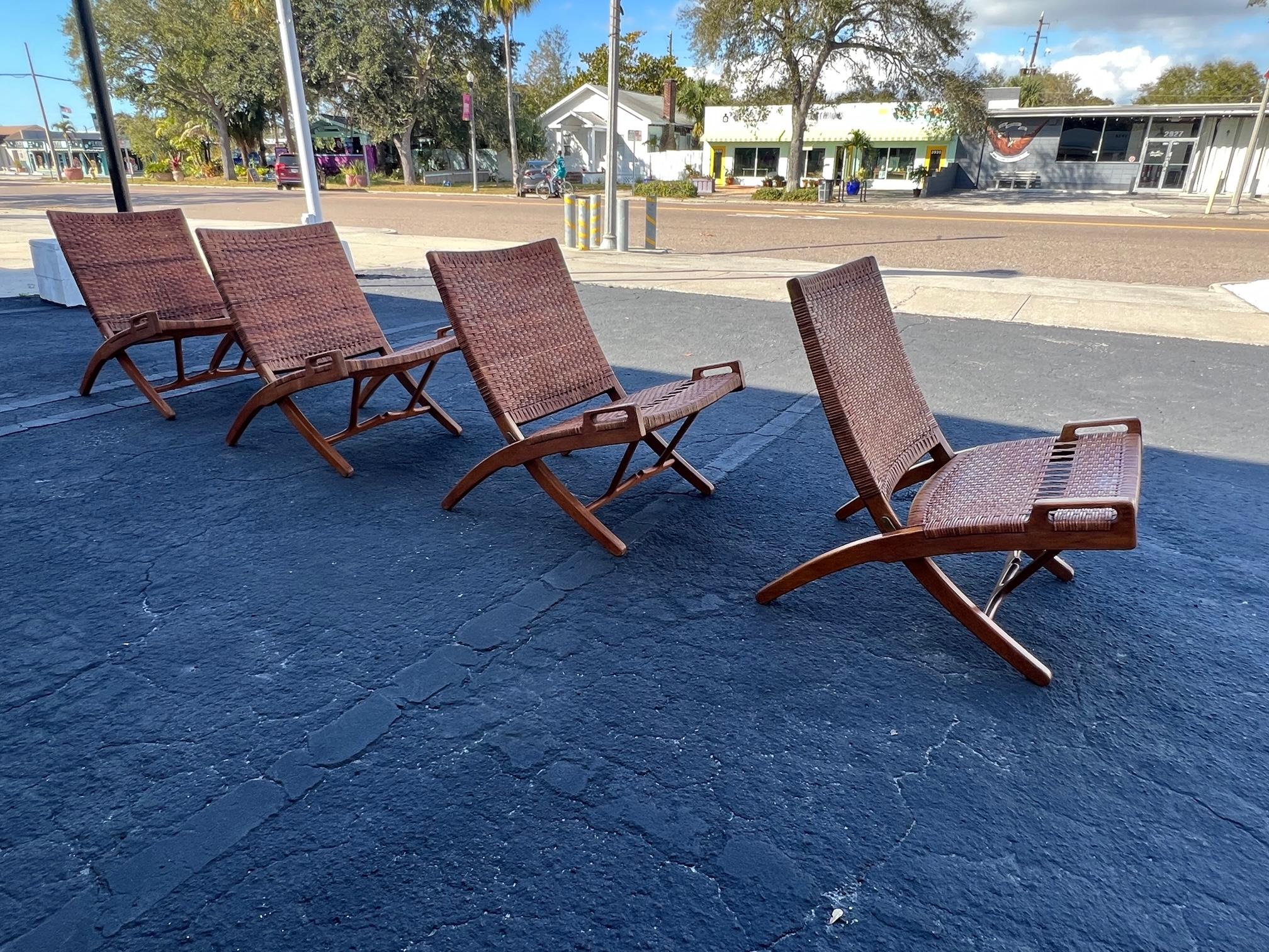 A Set Of Four Hans Wegner Folding Chairs For Sale 11