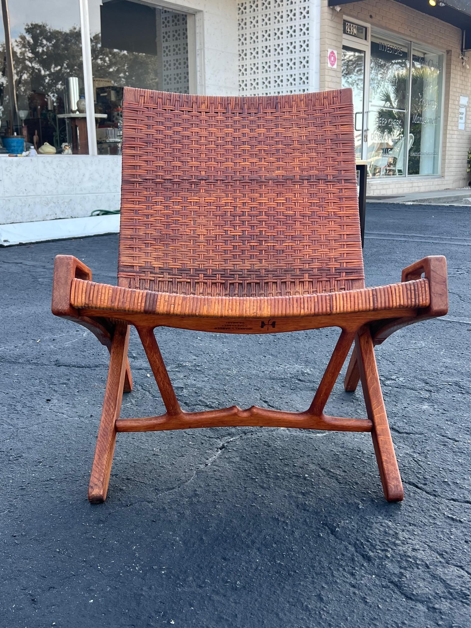 A Set Of Four Hans Wegner Folding Chairs In Good Condition For Sale In St.Petersburg, FL