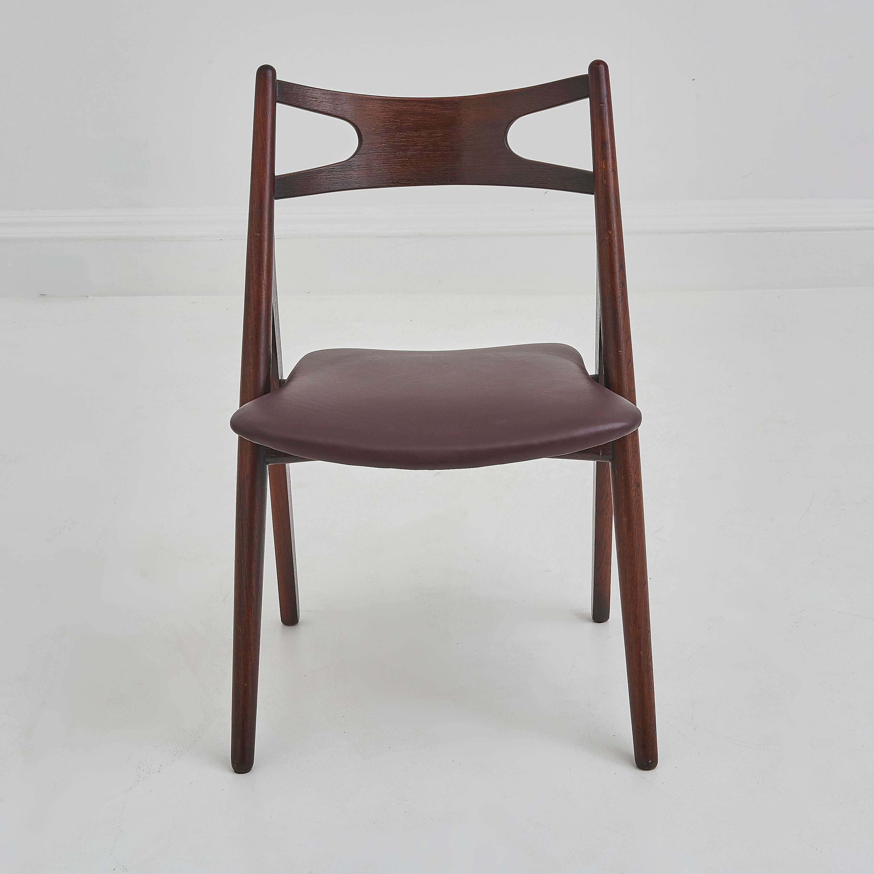 Un set di quattro sedie da pranzo Hans Wegner 'Sawbuck' CH 29 in vendita 4