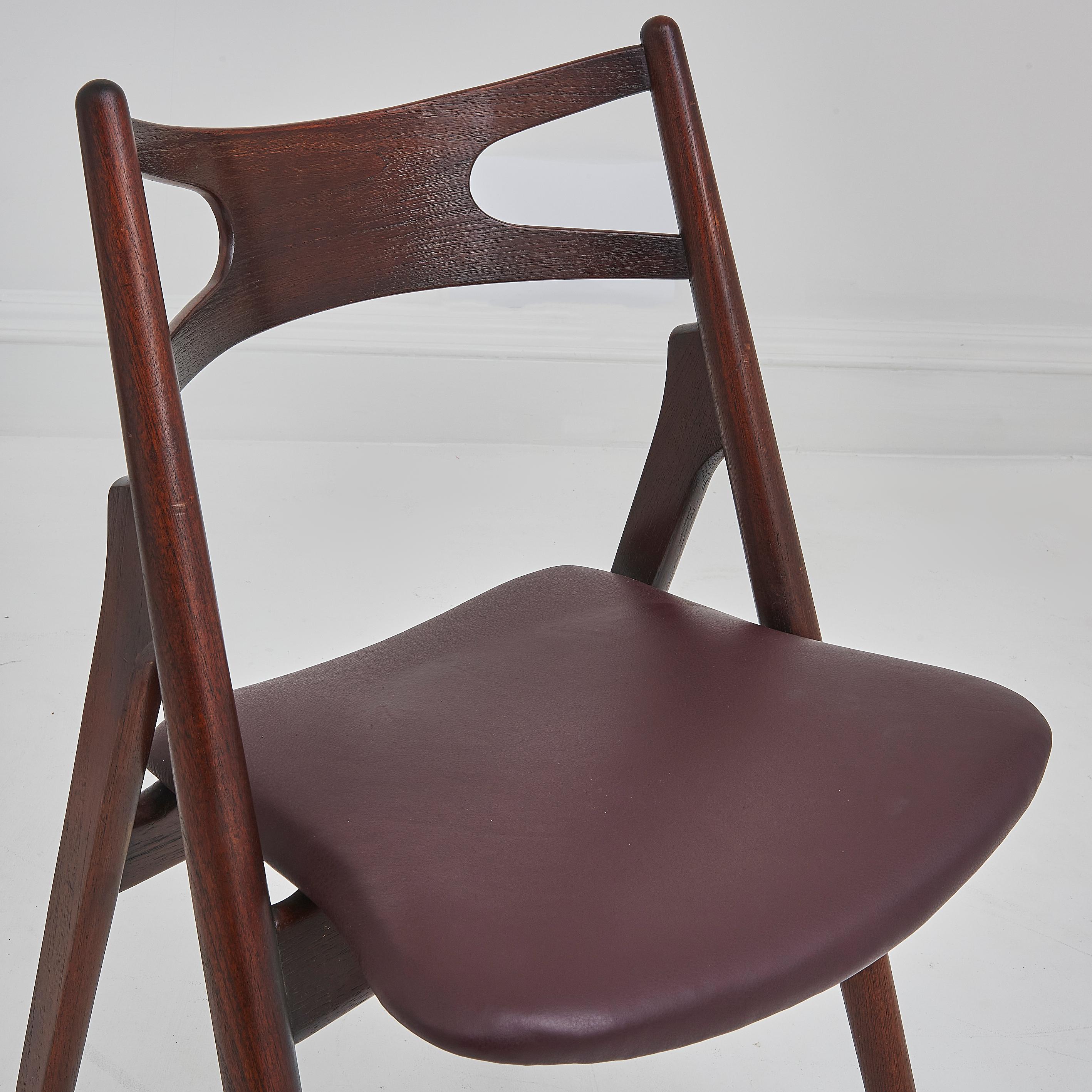 Un set di quattro sedie da pranzo Hans Wegner 'Sawbuck' CH 29 In condizioni buone in vendita a London, GB