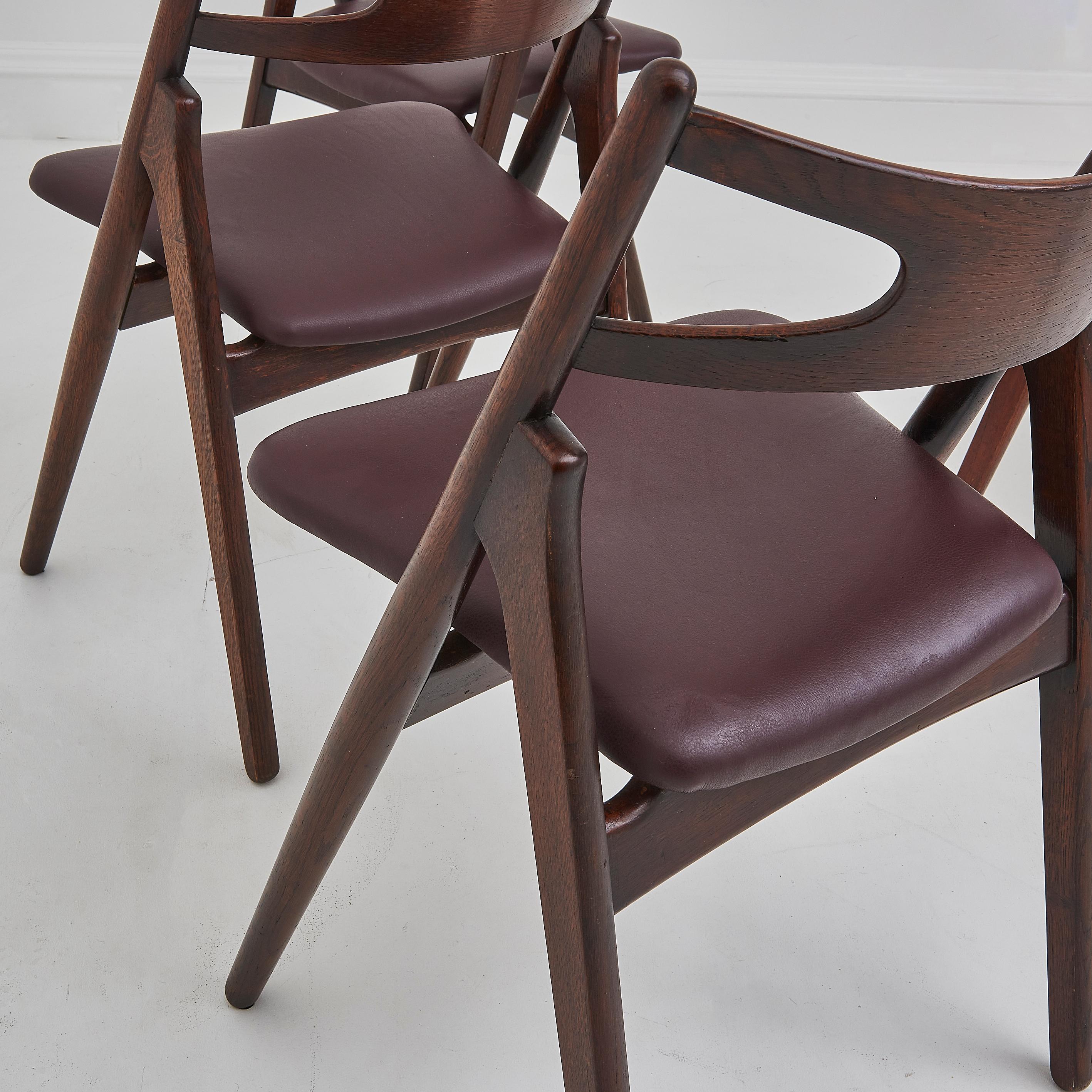 Mogano Un set di quattro sedie da pranzo Hans Wegner 'Sawbuck' CH 29 in vendita