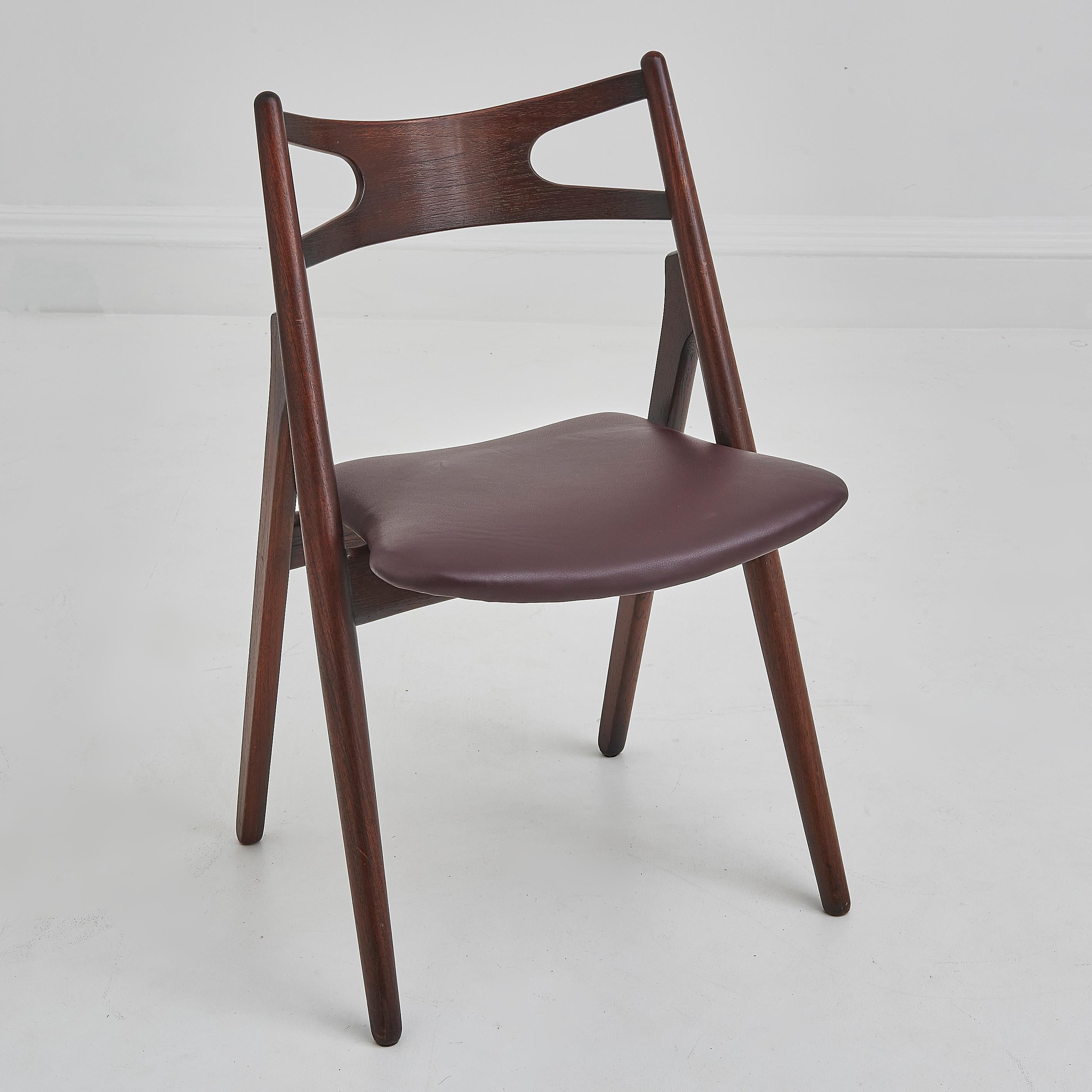 Un set di quattro sedie da pranzo Hans Wegner 'Sawbuck' CH 29 in vendita 1