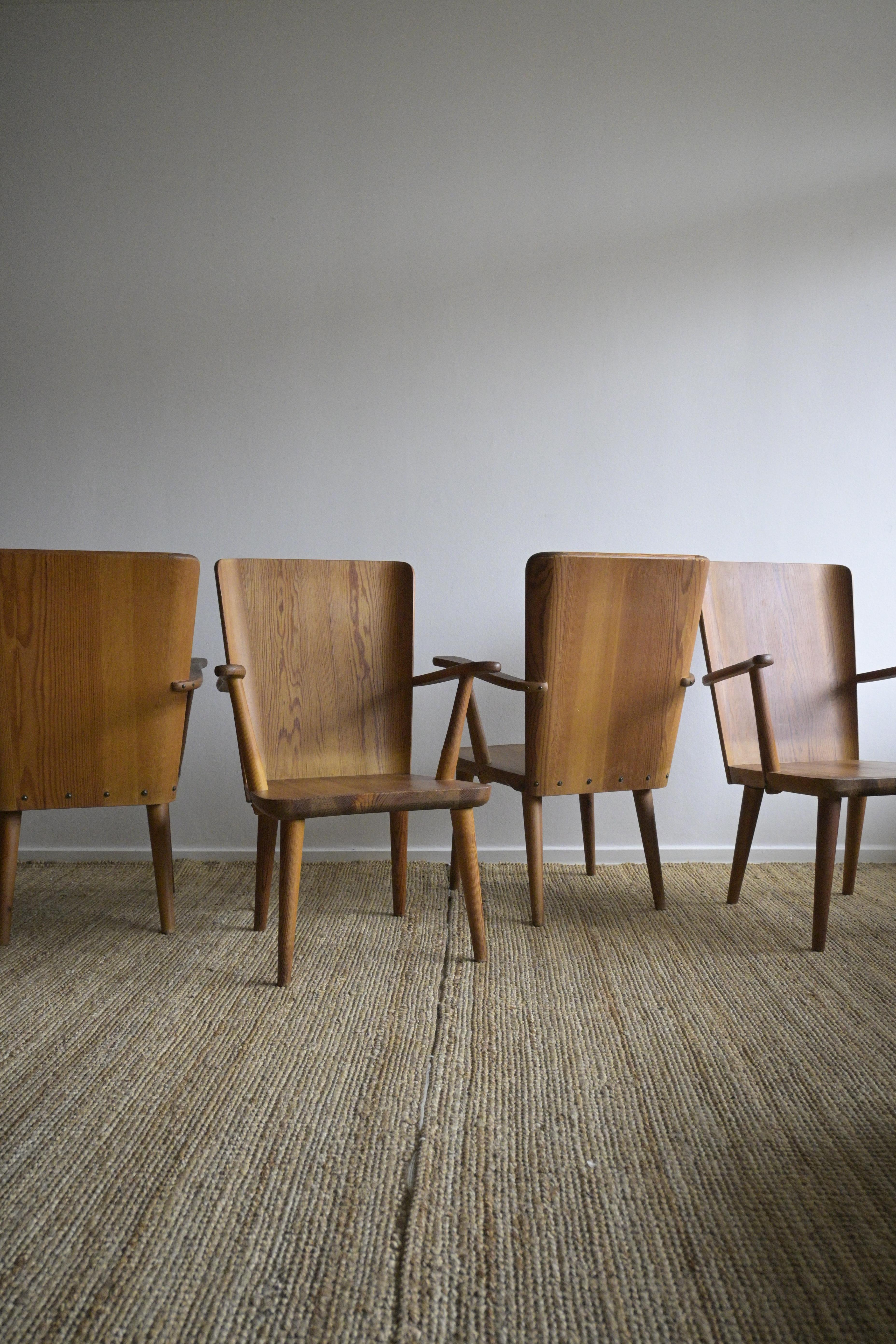 A set of four mid-century armchairs by Göran Malmvall, Svensk Furu, 1940s For Sale 8